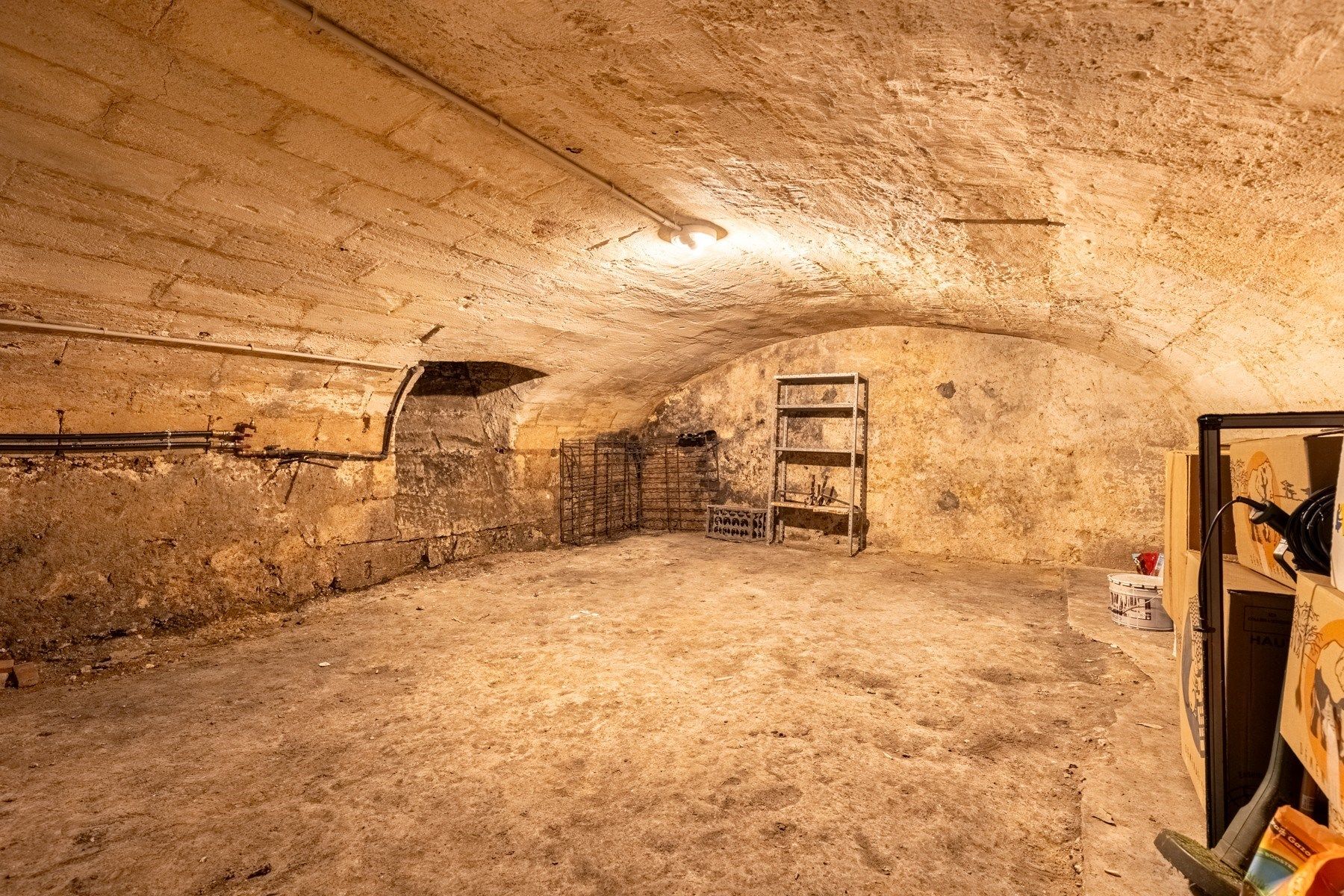 luxury house 5 Rooms for sale on BORDEAUX (33000)
