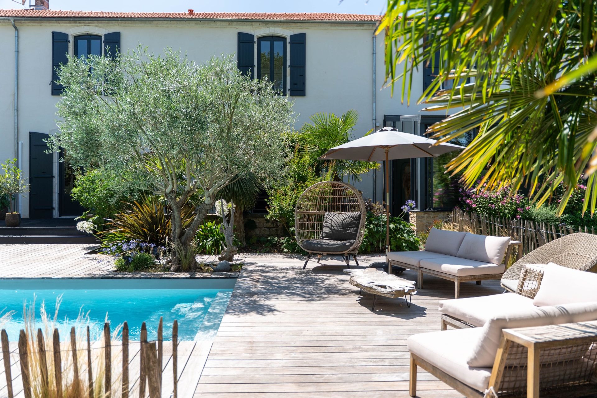 luxury property 17 Rooms for sale on AIGREFEUILLE D AUNIS (17290)