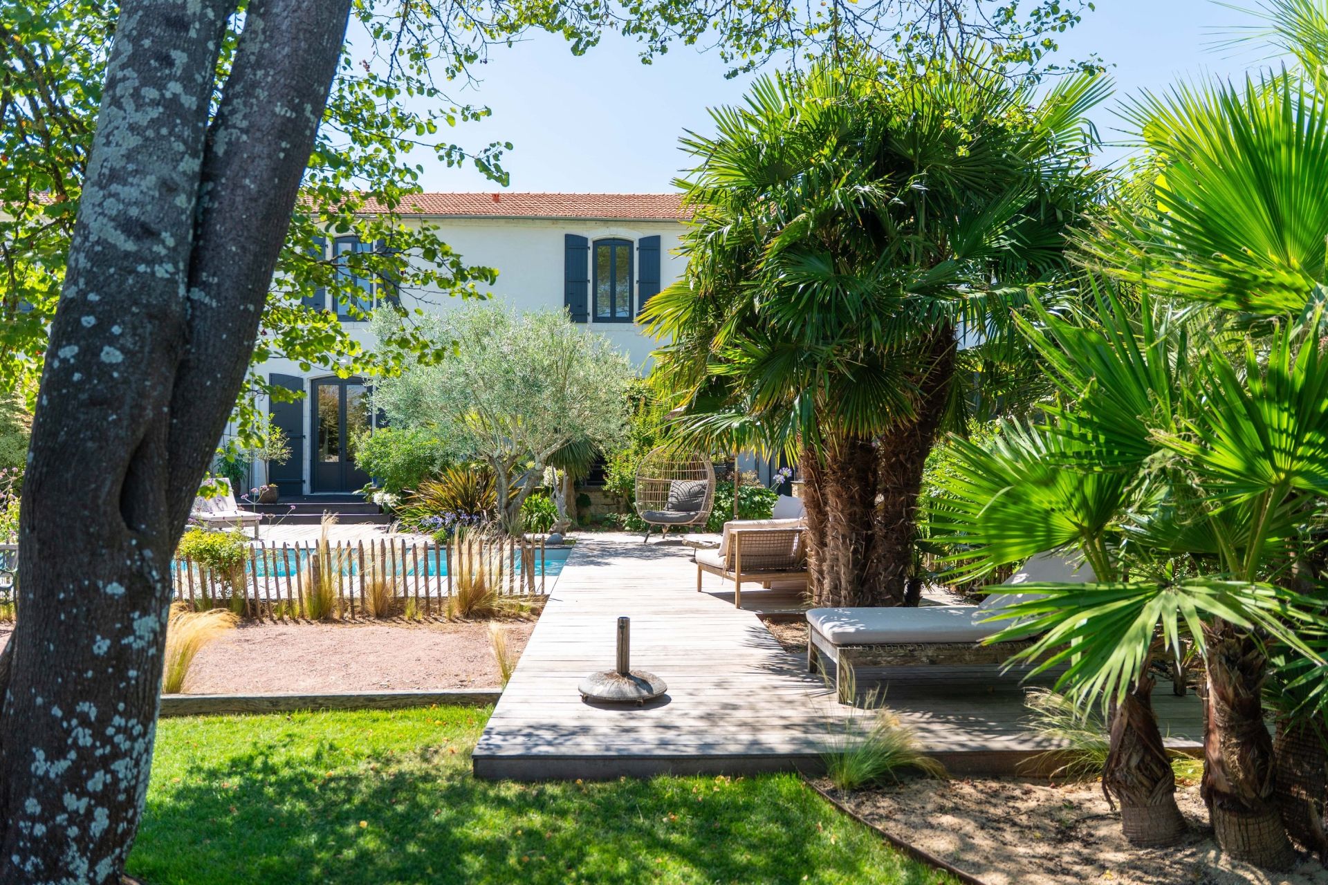 luxury property 17 Rooms for sale on AIGREFEUILLE D AUNIS (17290)