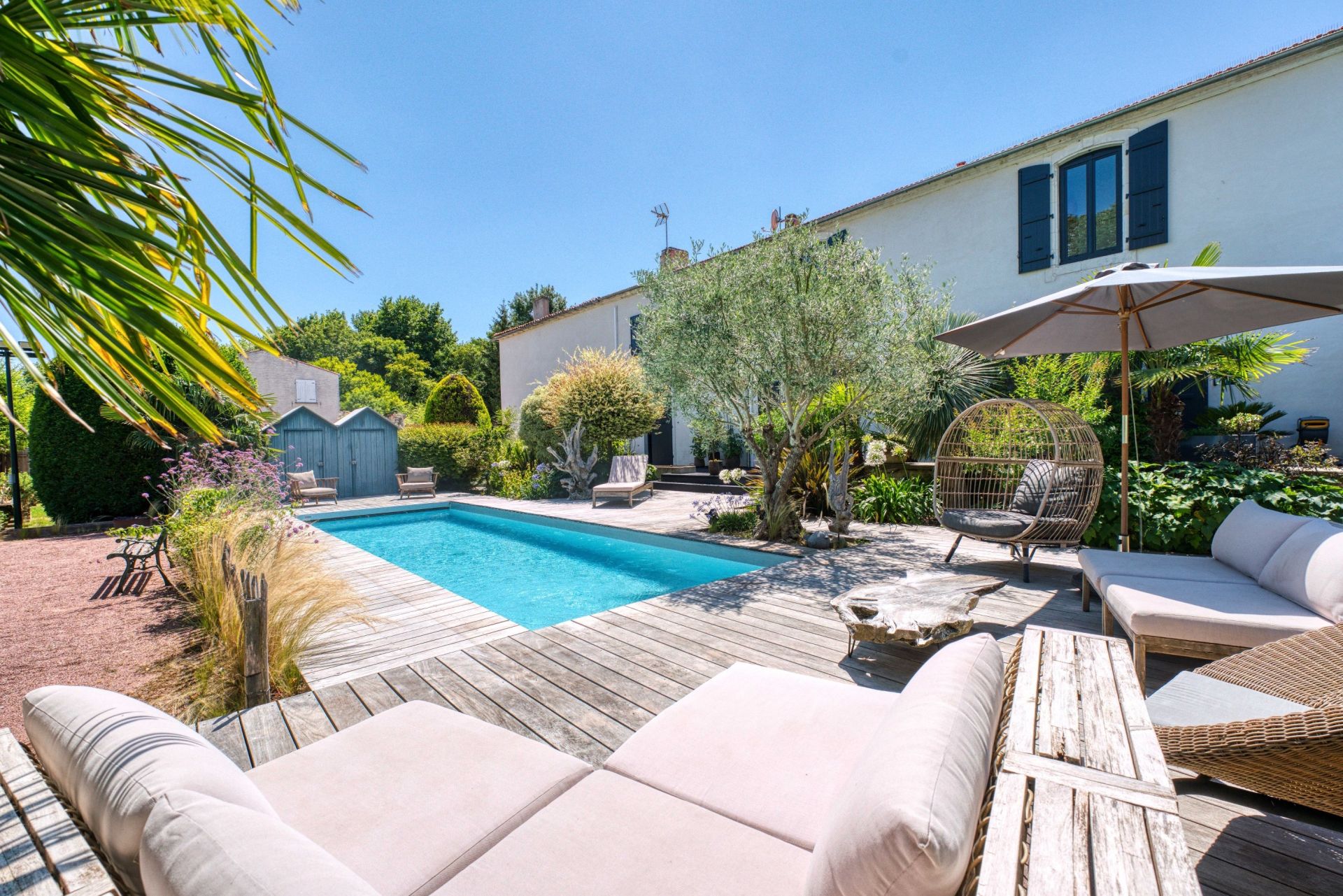 luxury property 17 Rooms for sale on AIGREFEUILLE D AUNIS (17290)