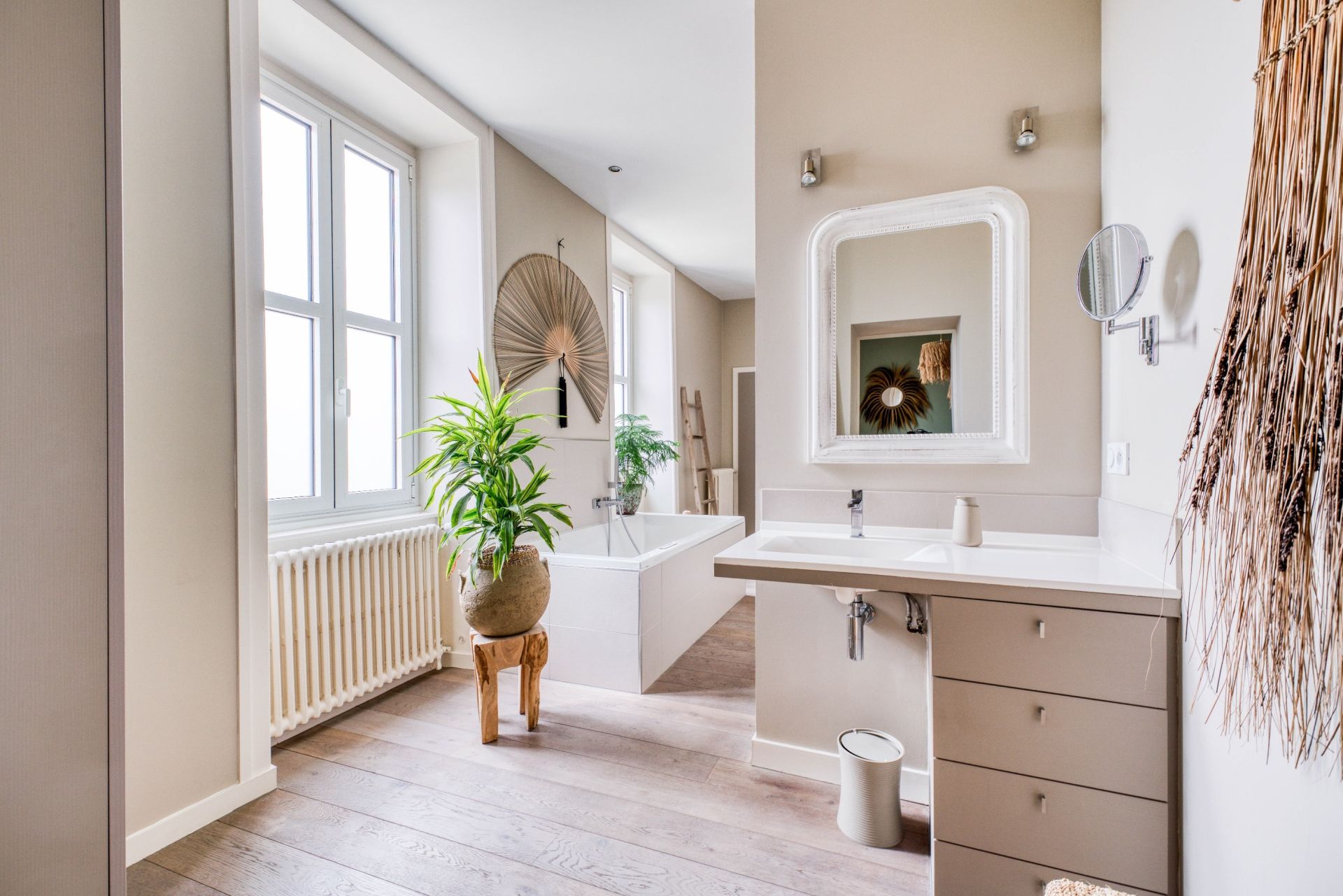 luxury property 17 Rooms for sale on AIGREFEUILLE D AUNIS (17290)