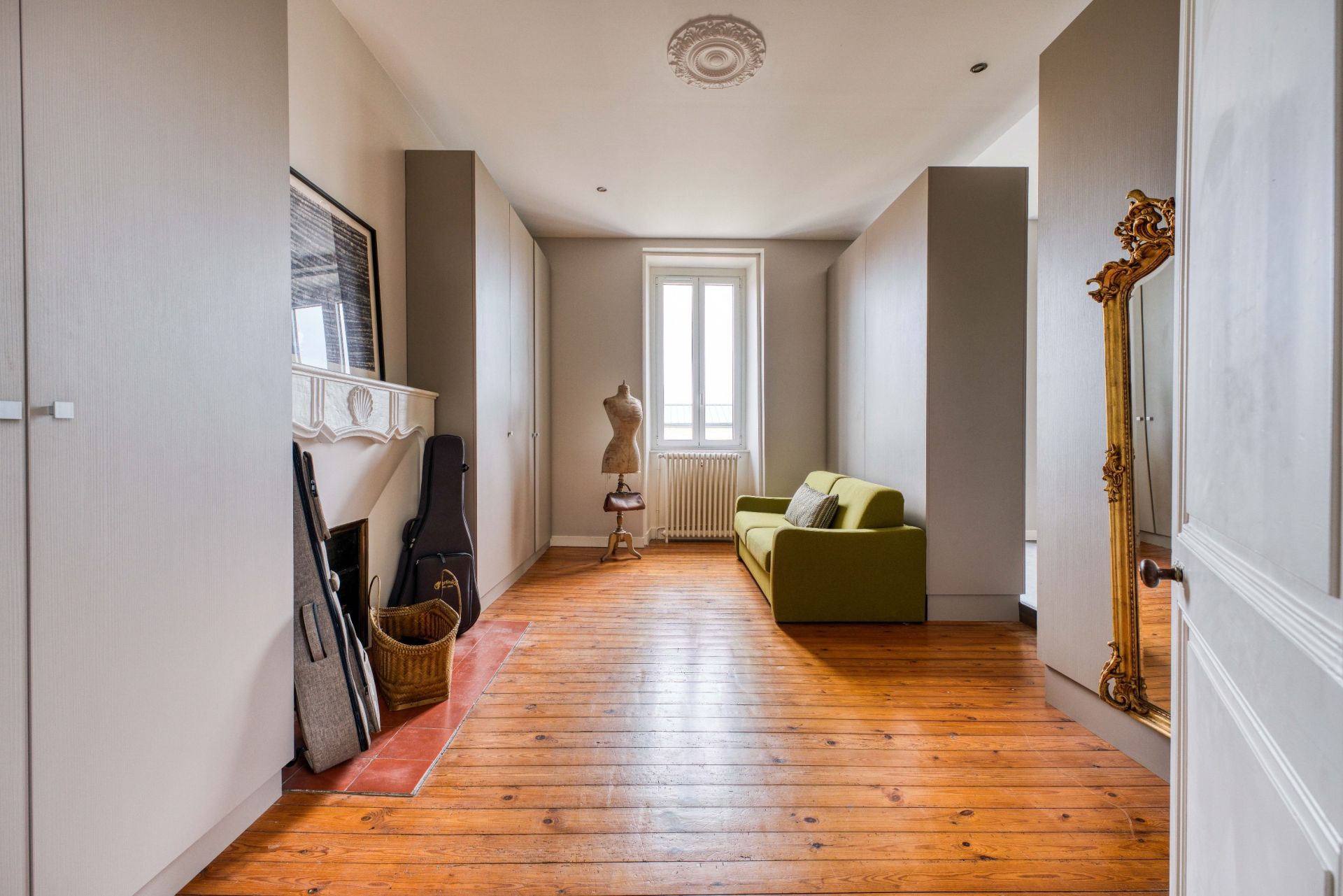 luxury property 17 Rooms for sale on AIGREFEUILLE D AUNIS (17290)