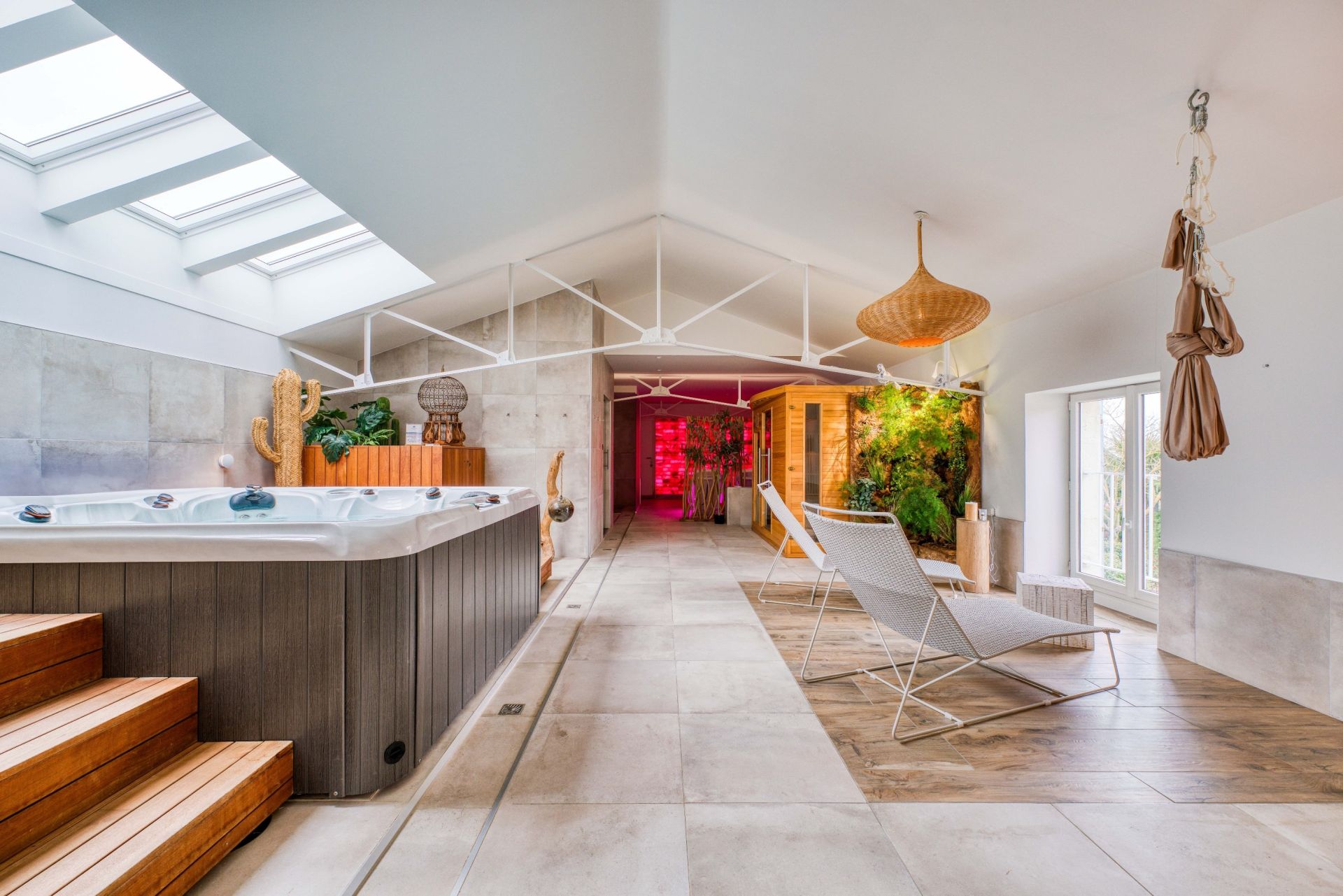 luxury property 17 Rooms for sale on AIGREFEUILLE D AUNIS (17290)