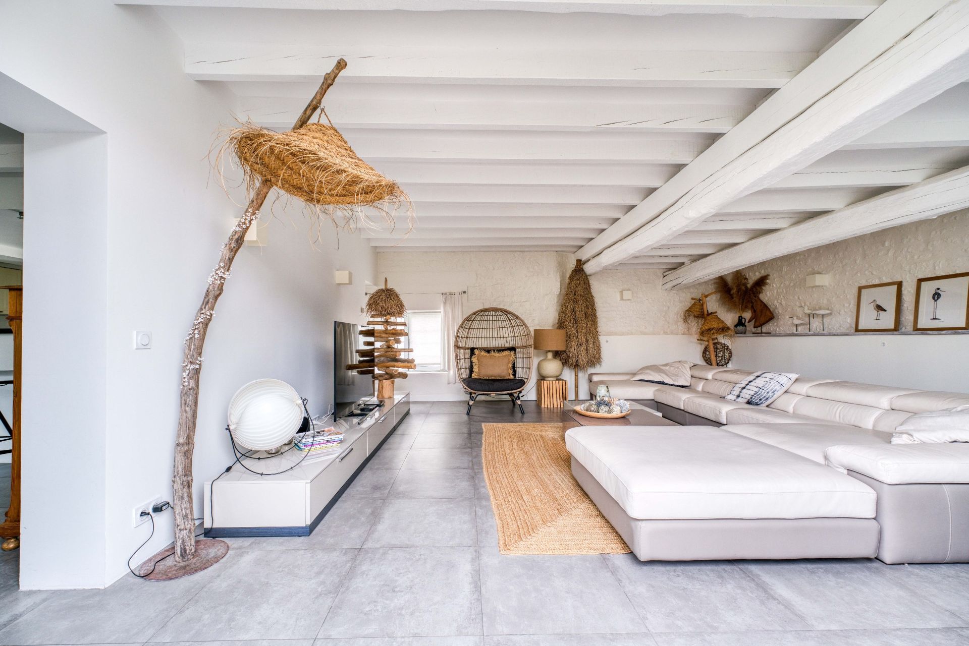 luxury property 17 Rooms for sale on AIGREFEUILLE D AUNIS (17290)