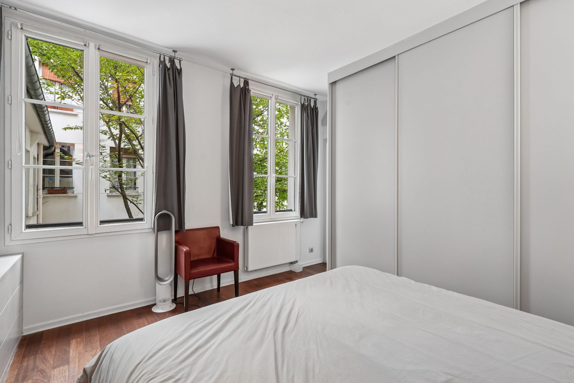 luxury apartment 5 Rooms for sale on PARIS (75011)