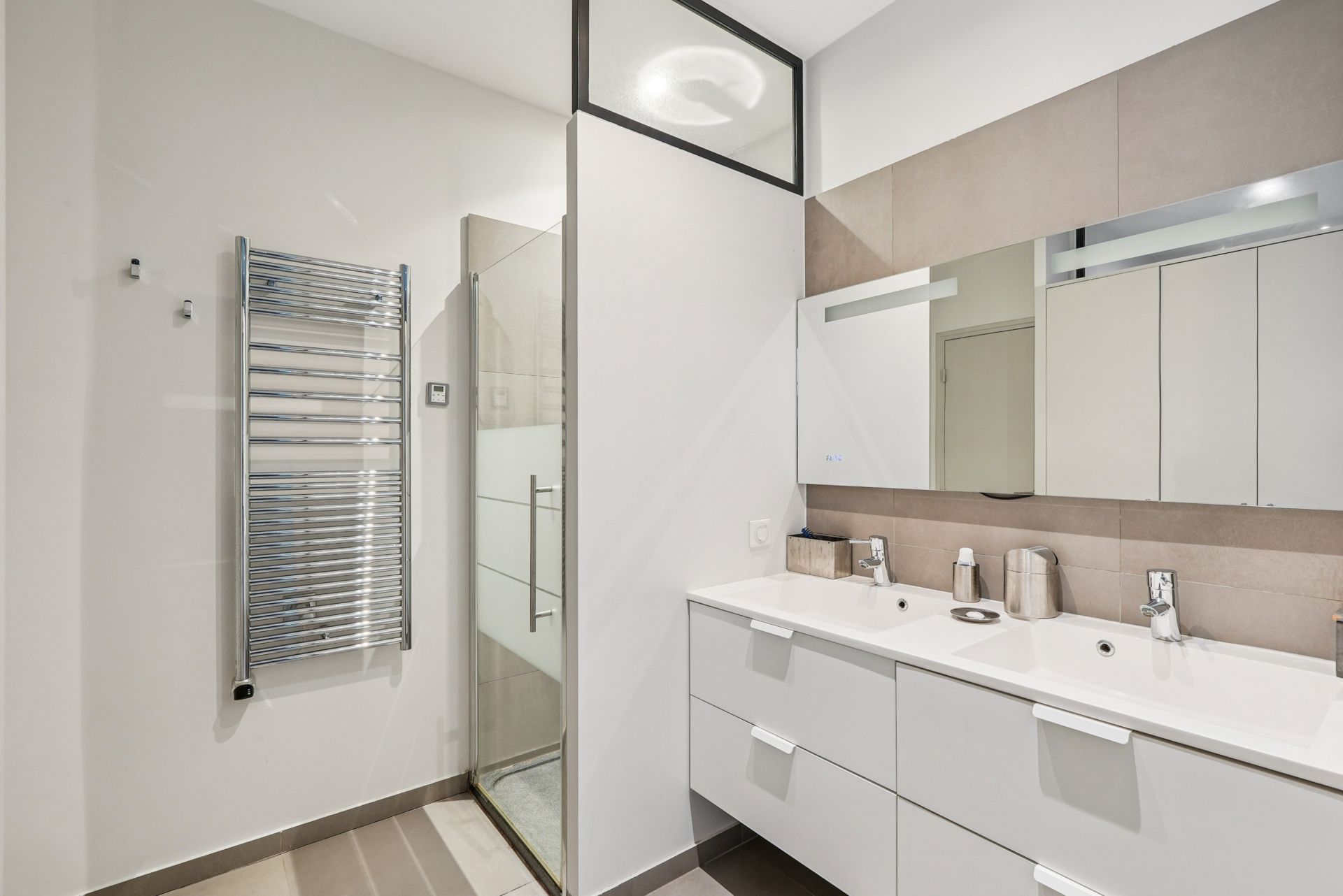 luxury apartment 5 Rooms for sale on PARIS (75011)