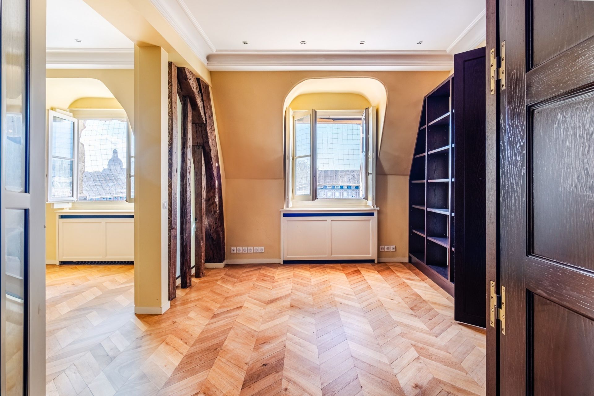 luxury apartment 4 Rooms for sale on PARIS (75004)