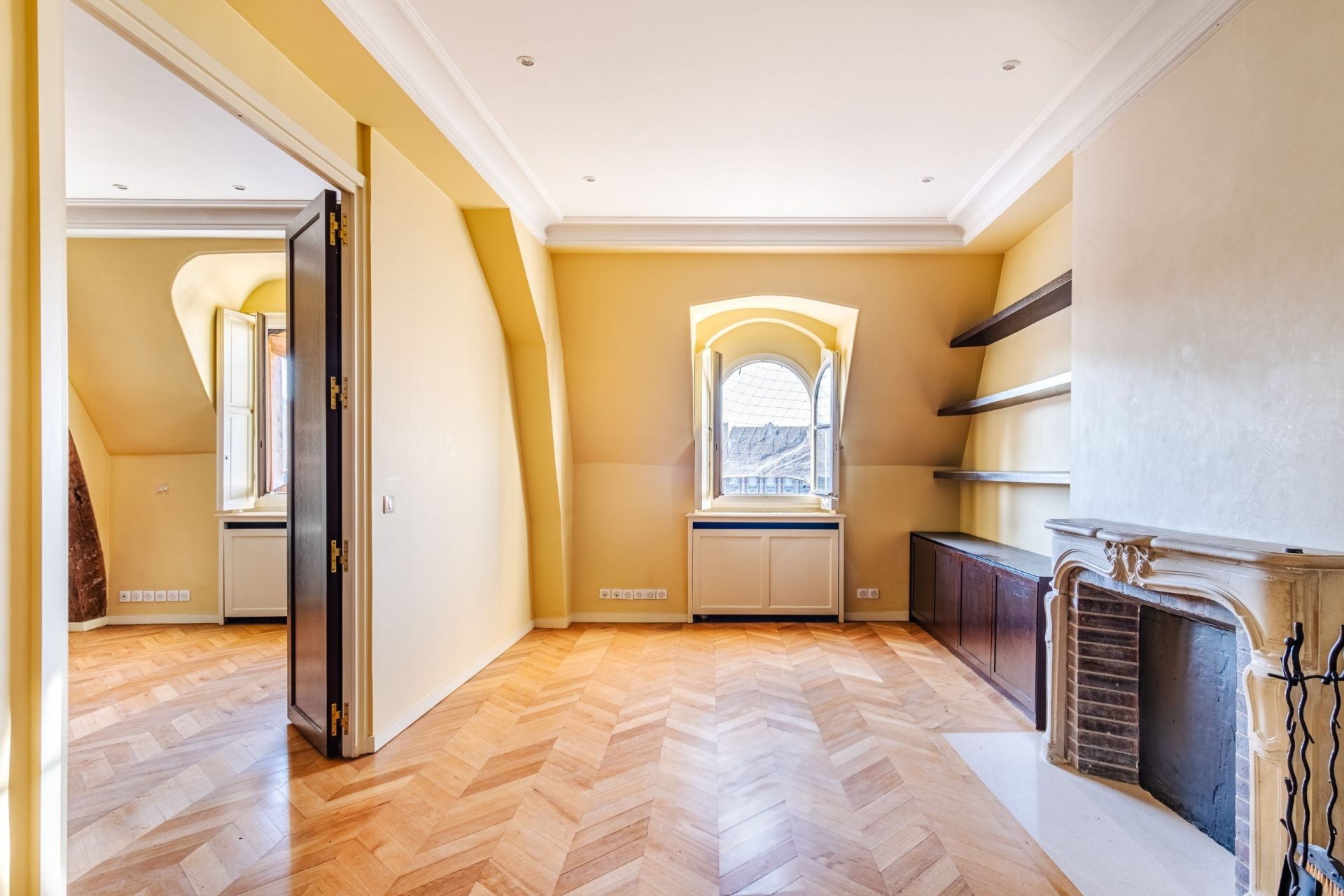luxury apartment 4 Rooms for sale on PARIS (75004)