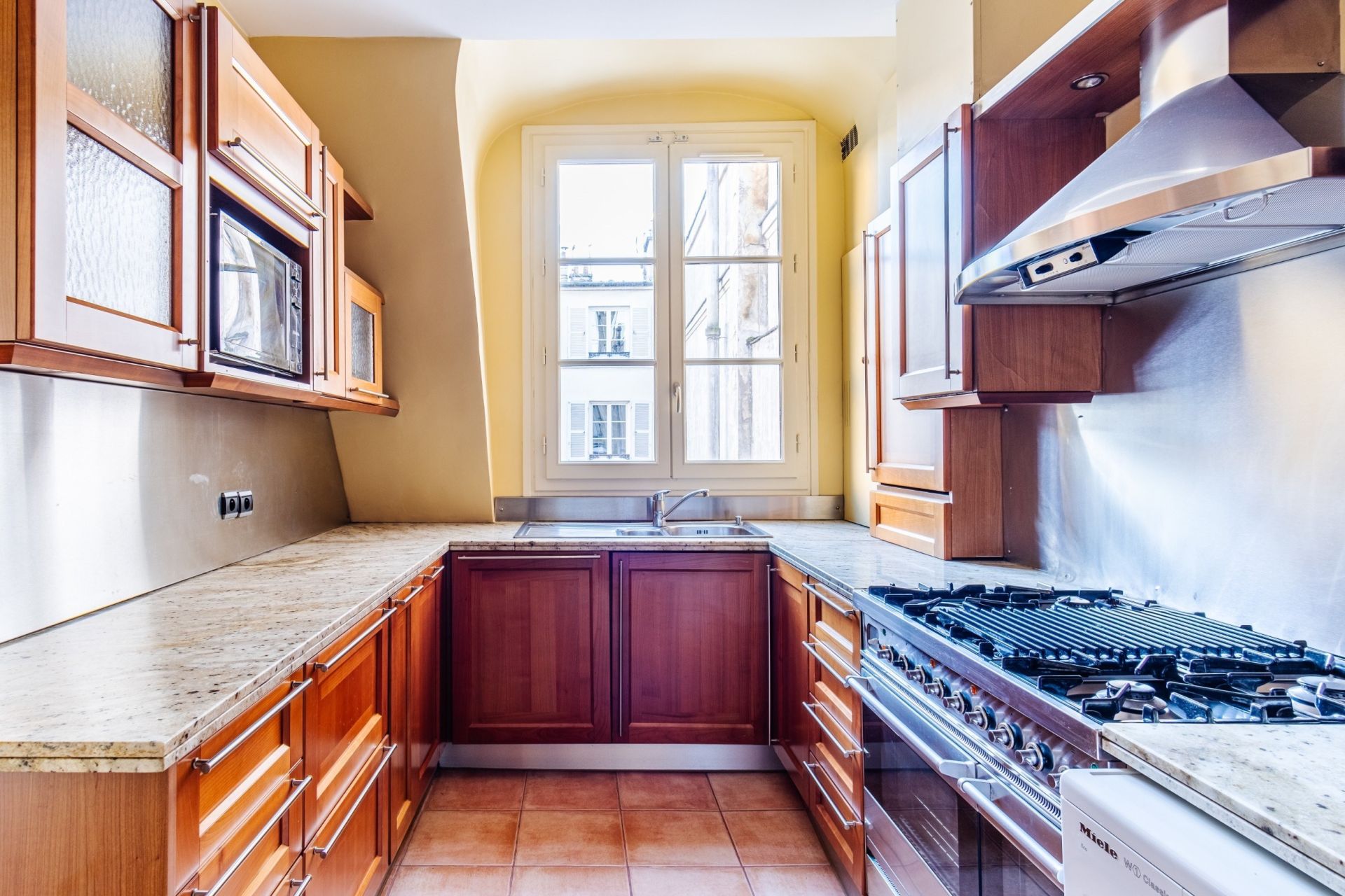 luxury apartment 4 Rooms for sale on PARIS (75004)