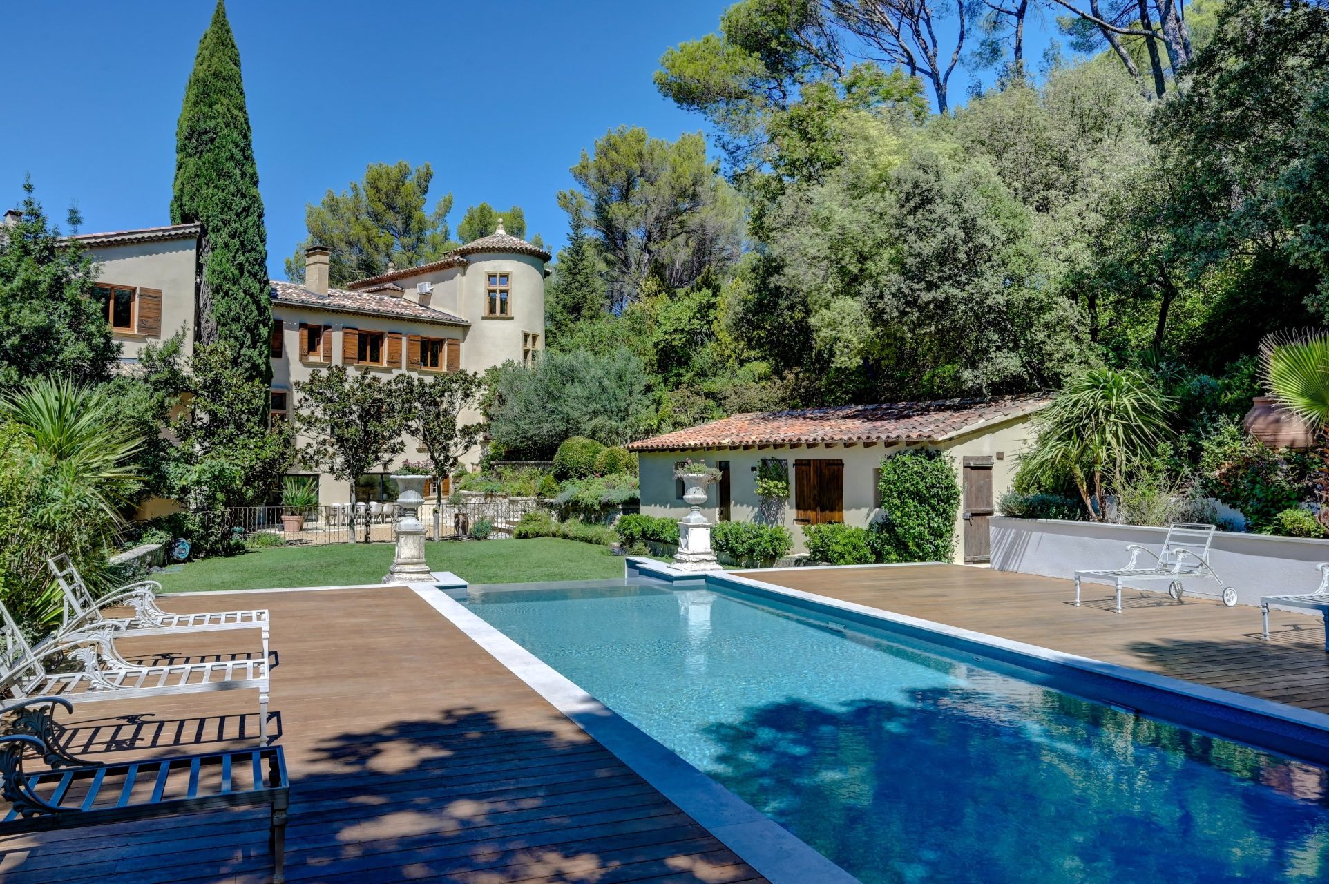 luxury house 20 Rooms for sale on AIX EN PROVENCE (13100)