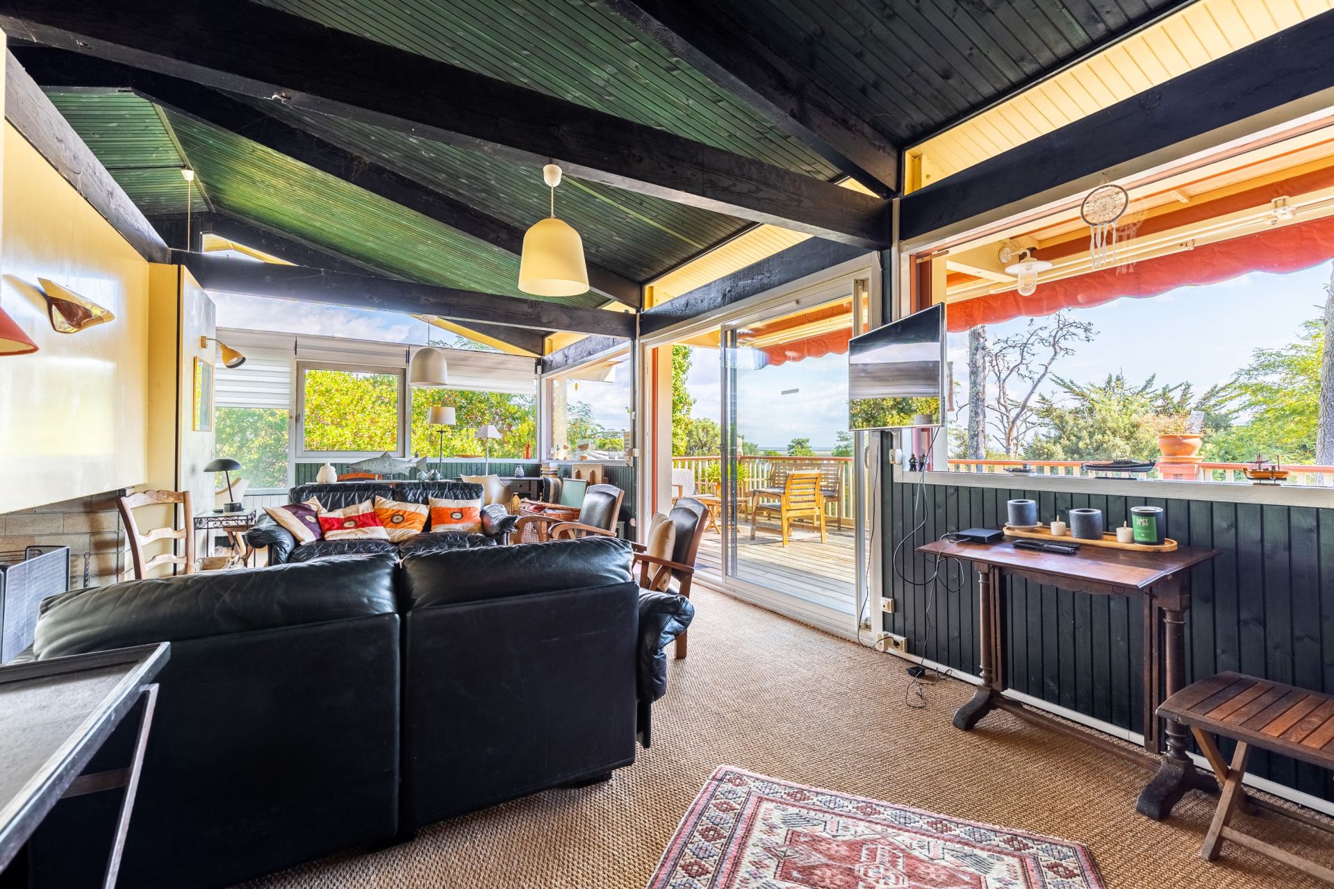 luxury house 8 Rooms for sale on CAP FERRET (33970)