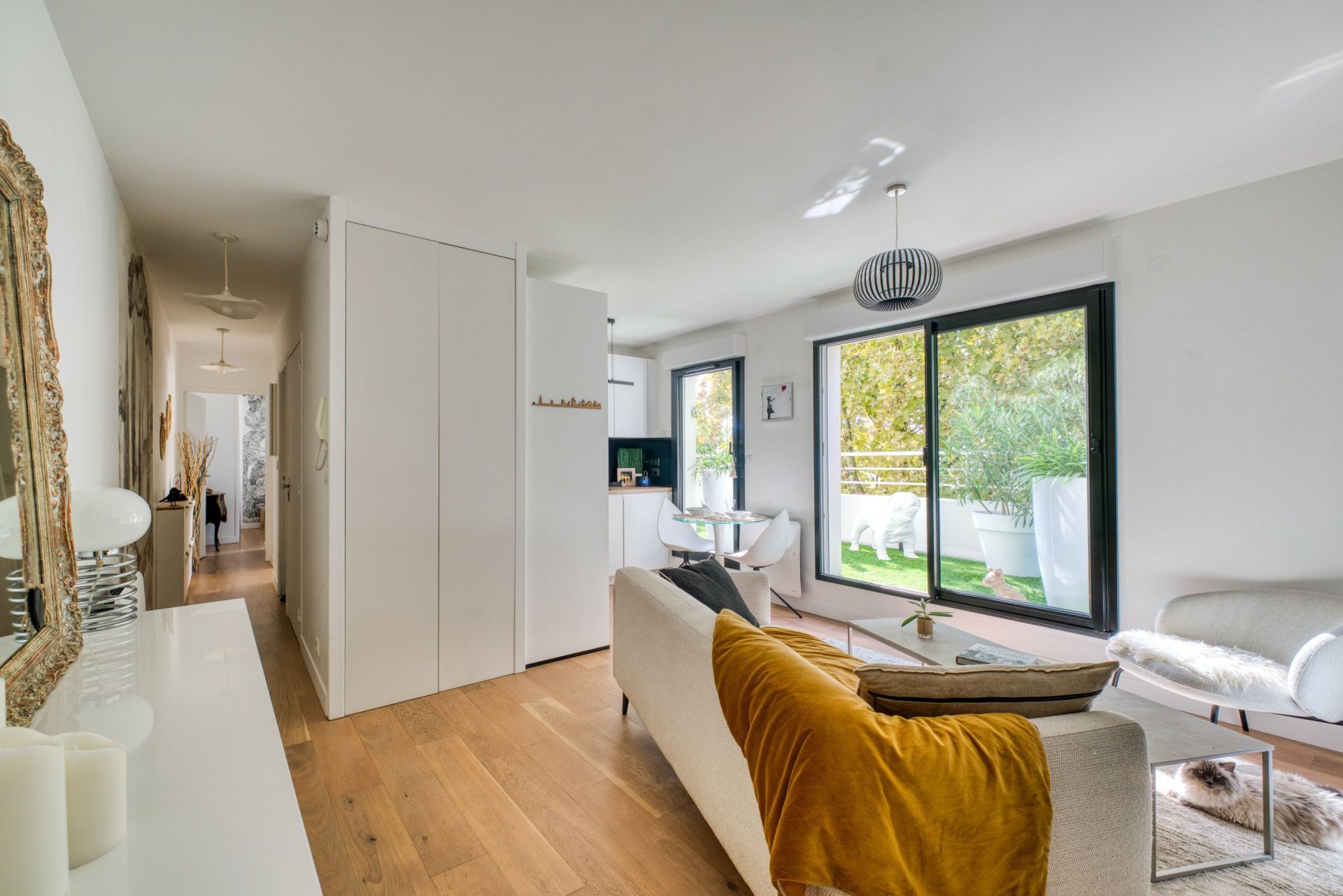 luxury apartment 3 Rooms for sale on LA ROCHELLE (17000)