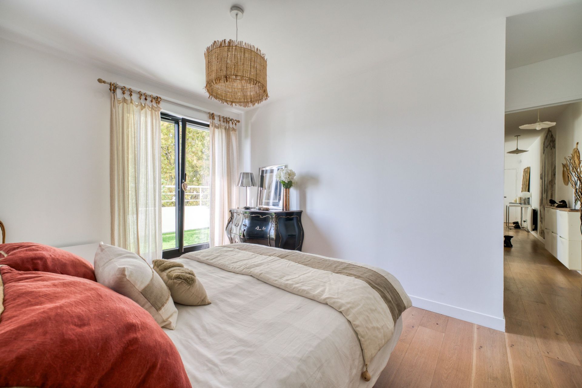 luxury apartment 3 Rooms for sale on LA ROCHELLE (17000)