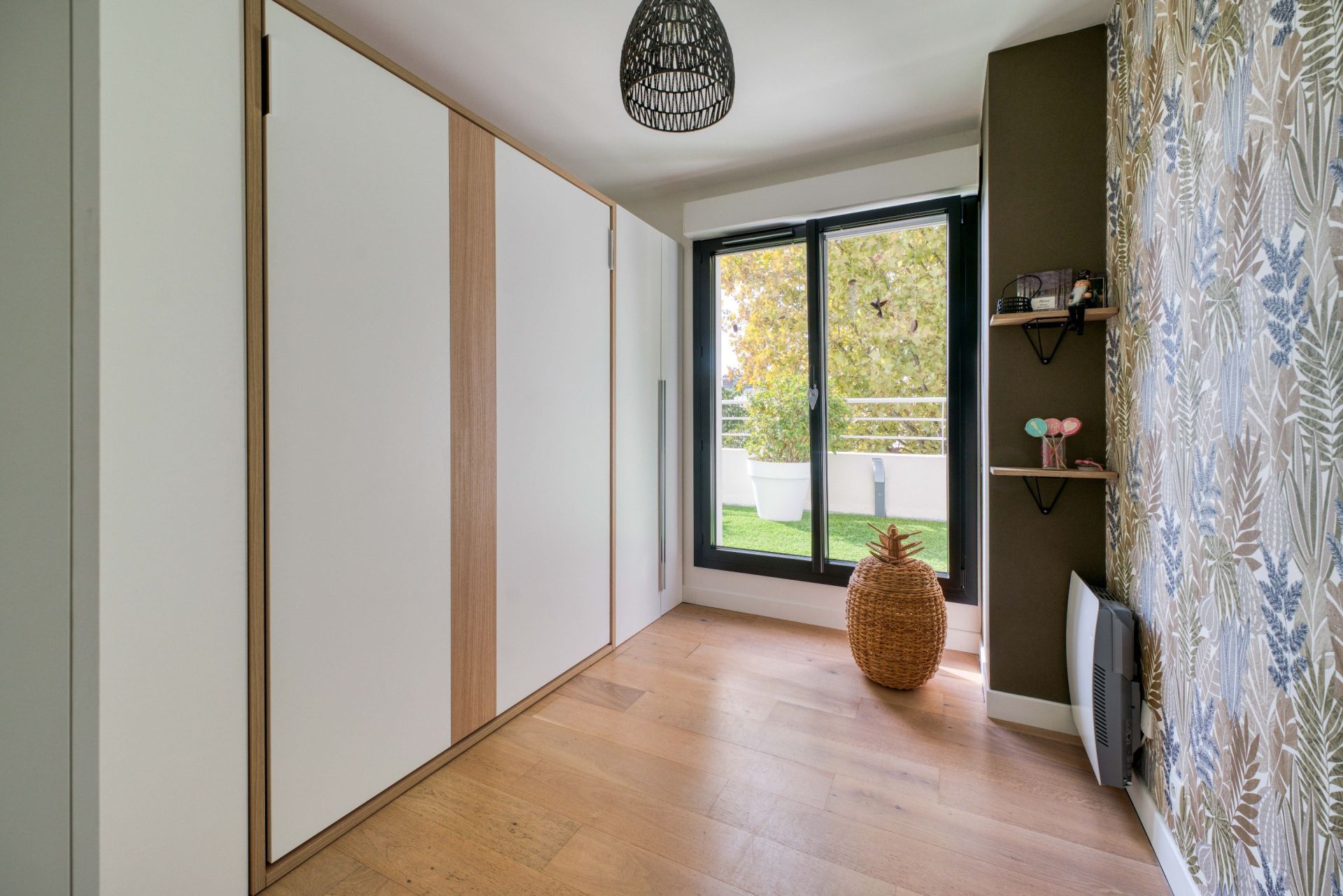 luxury apartment 3 Rooms for sale on LA ROCHELLE (17000)