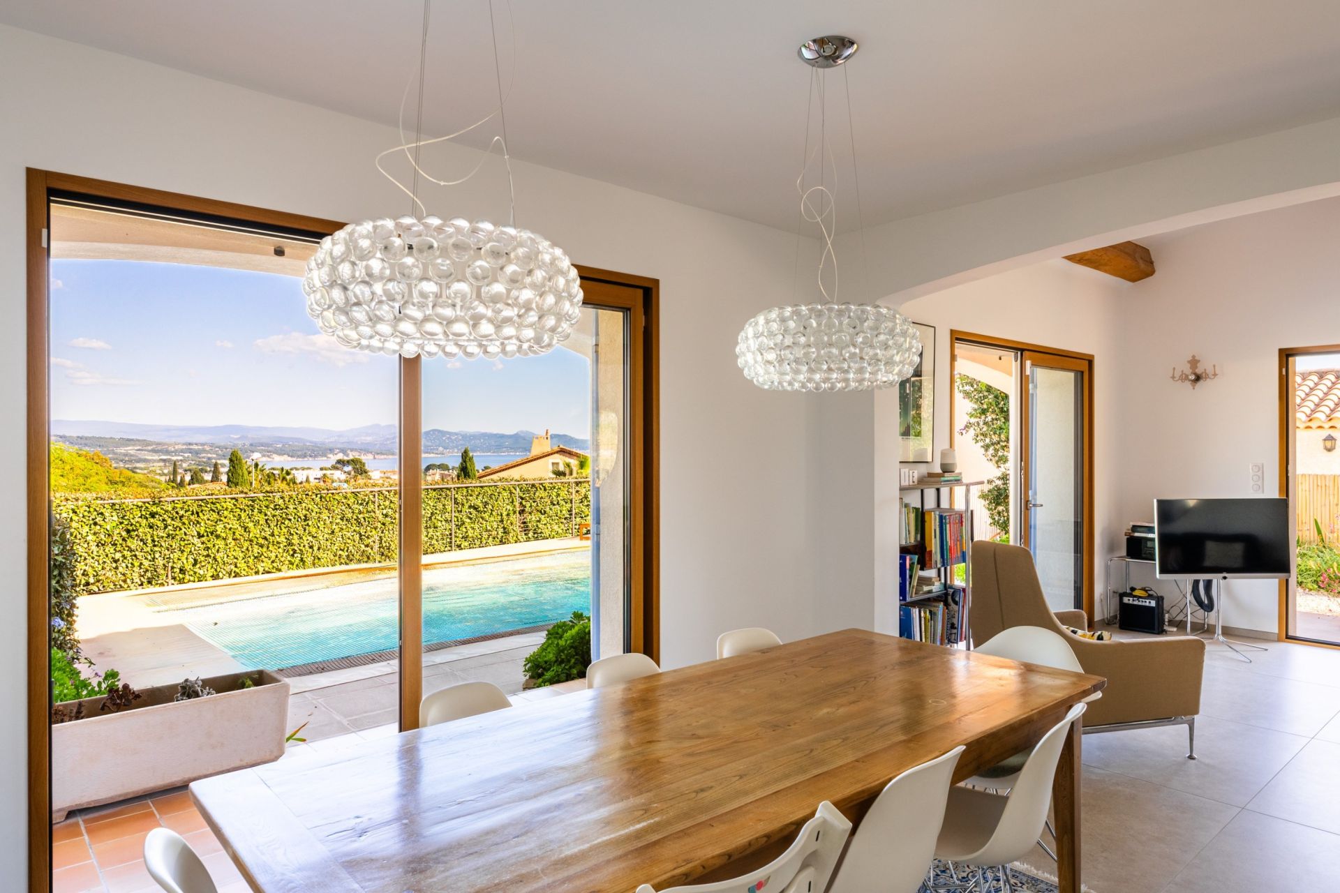 luxury house 5 Rooms for sale on LA CIOTAT (13600)