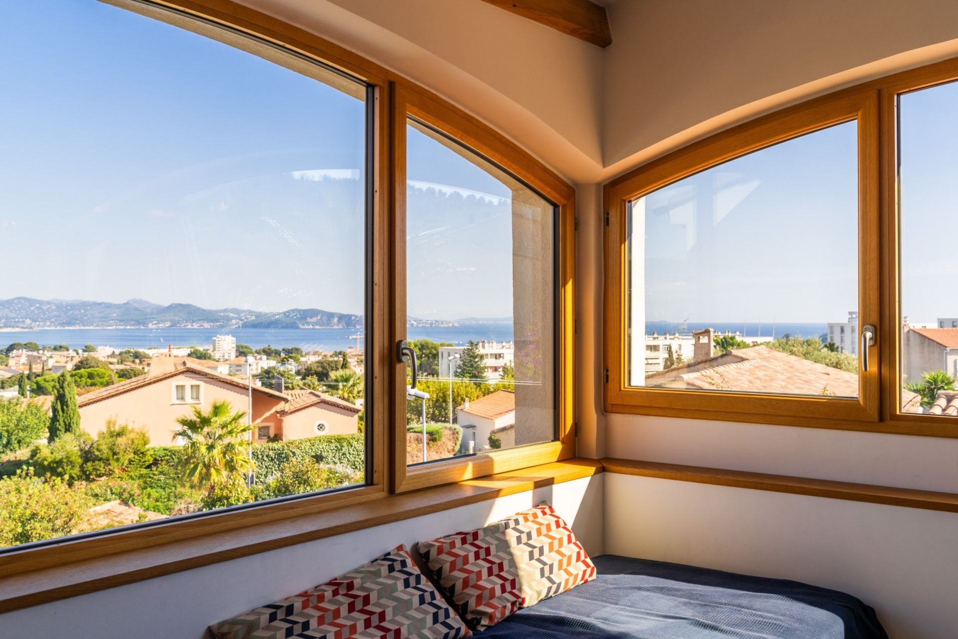 luxury house 5 Rooms for sale on LA CIOTAT (13600)