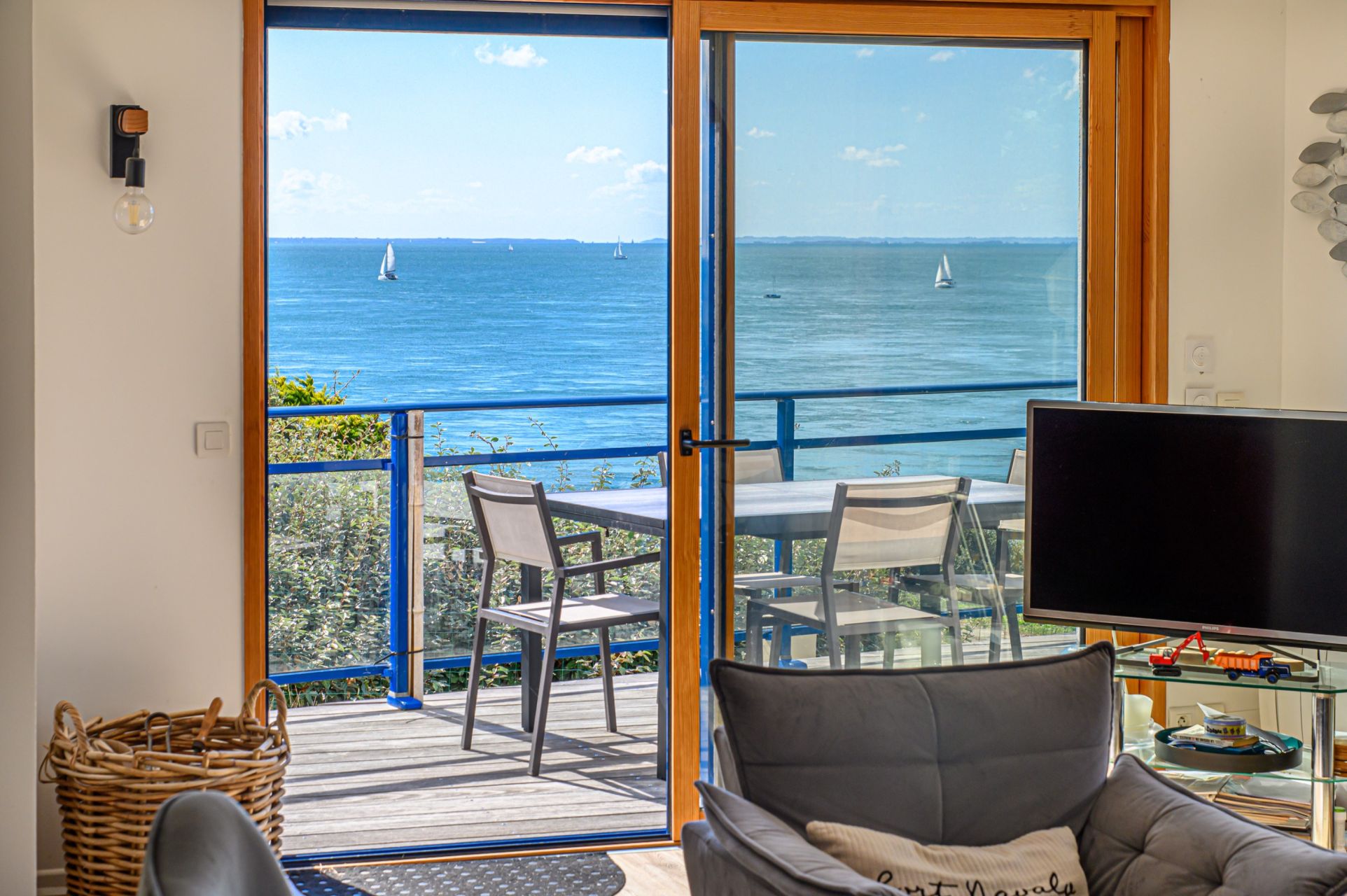 luxury house 8 Rooms for sale on PORT NAVALO (56640)