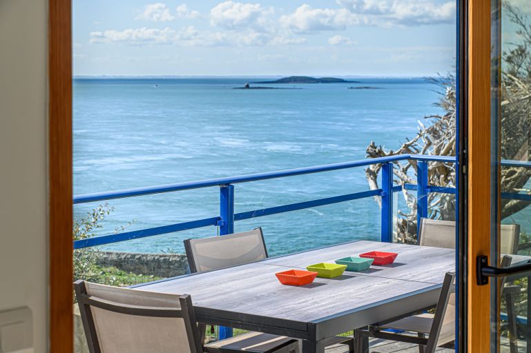 luxury house 8 Rooms for sale on PORT NAVALO (56640)