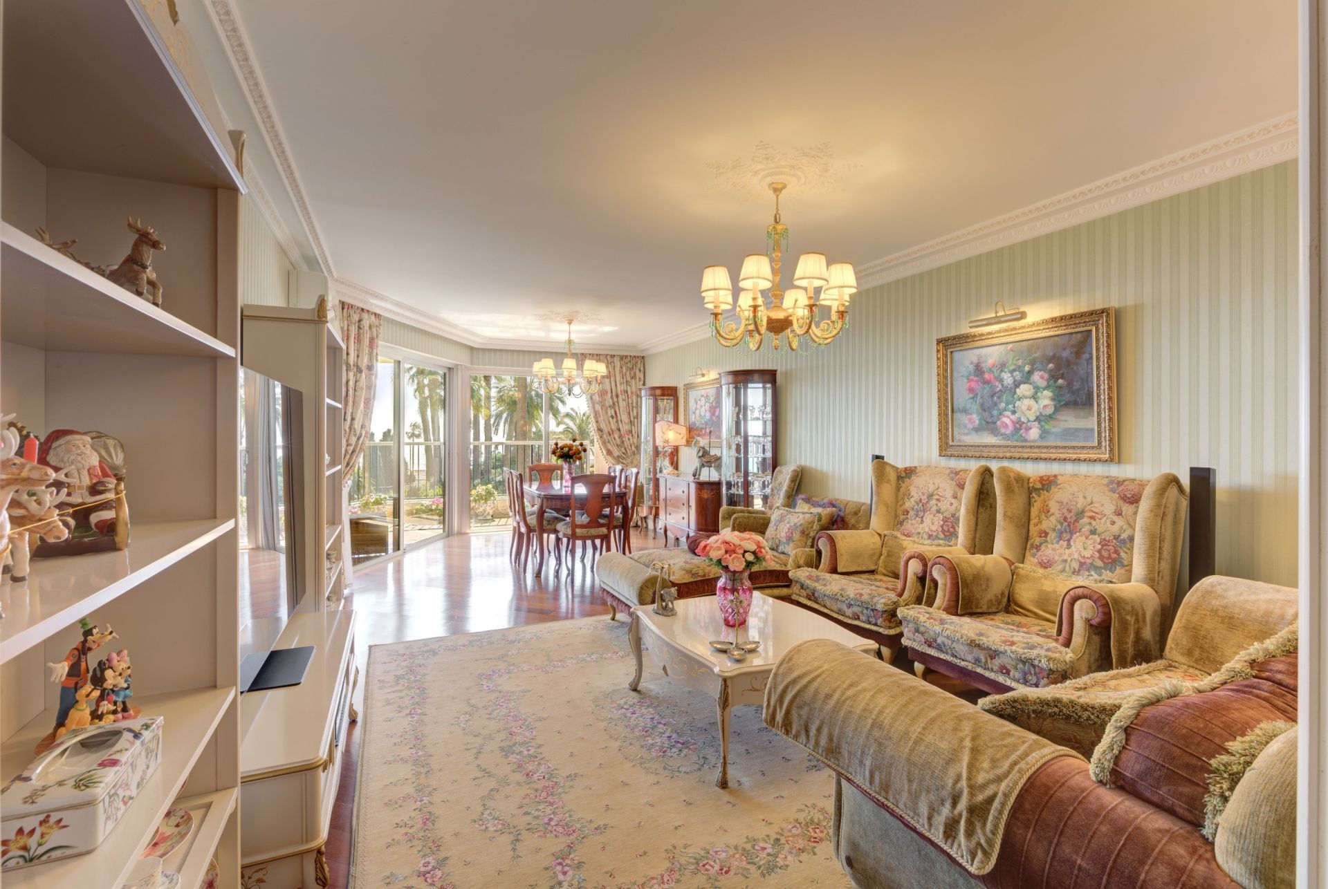 luxury apartment 4 Rooms for sale on CANNES (06400)