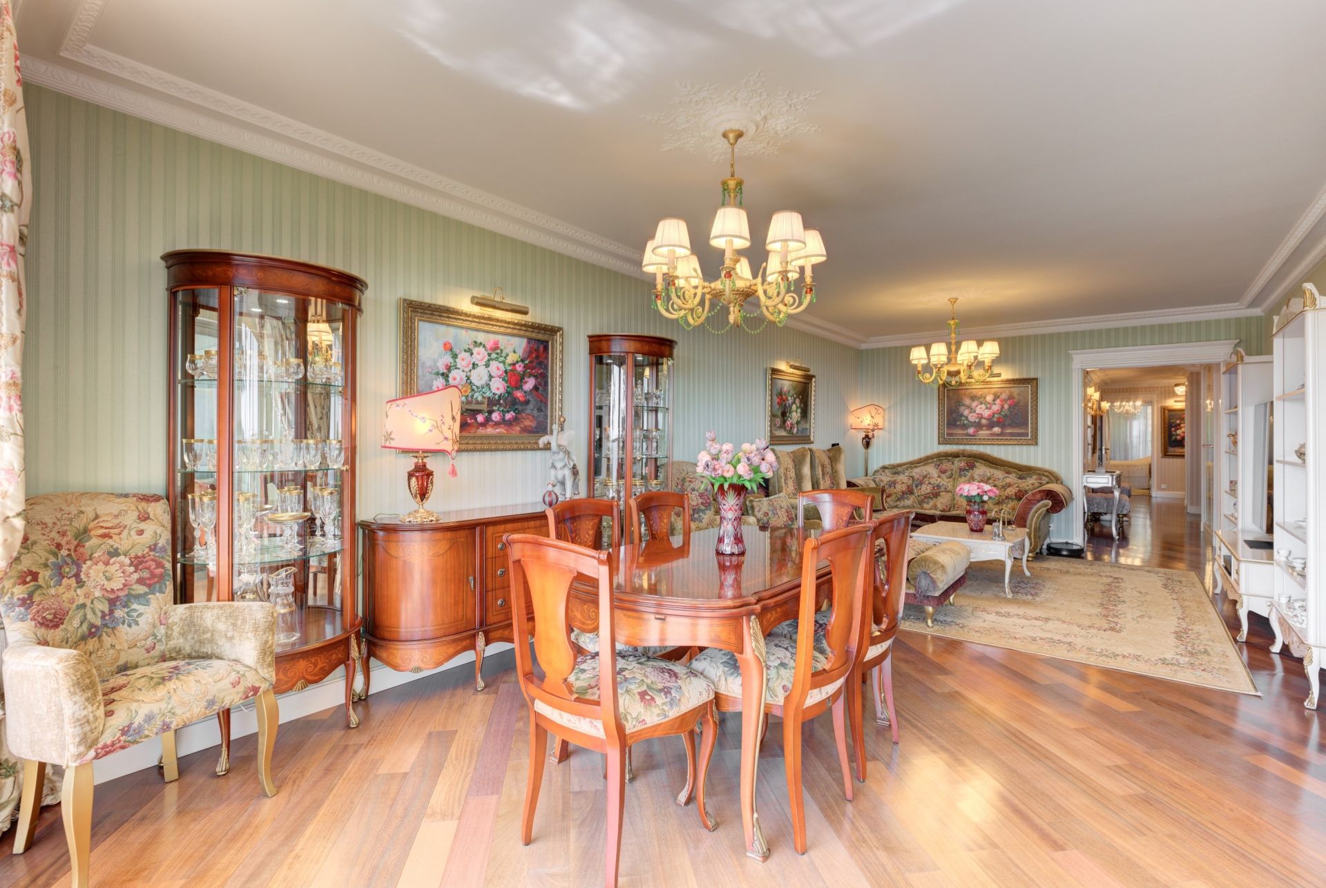 luxury apartment 4 Rooms for sale on CANNES (06400)