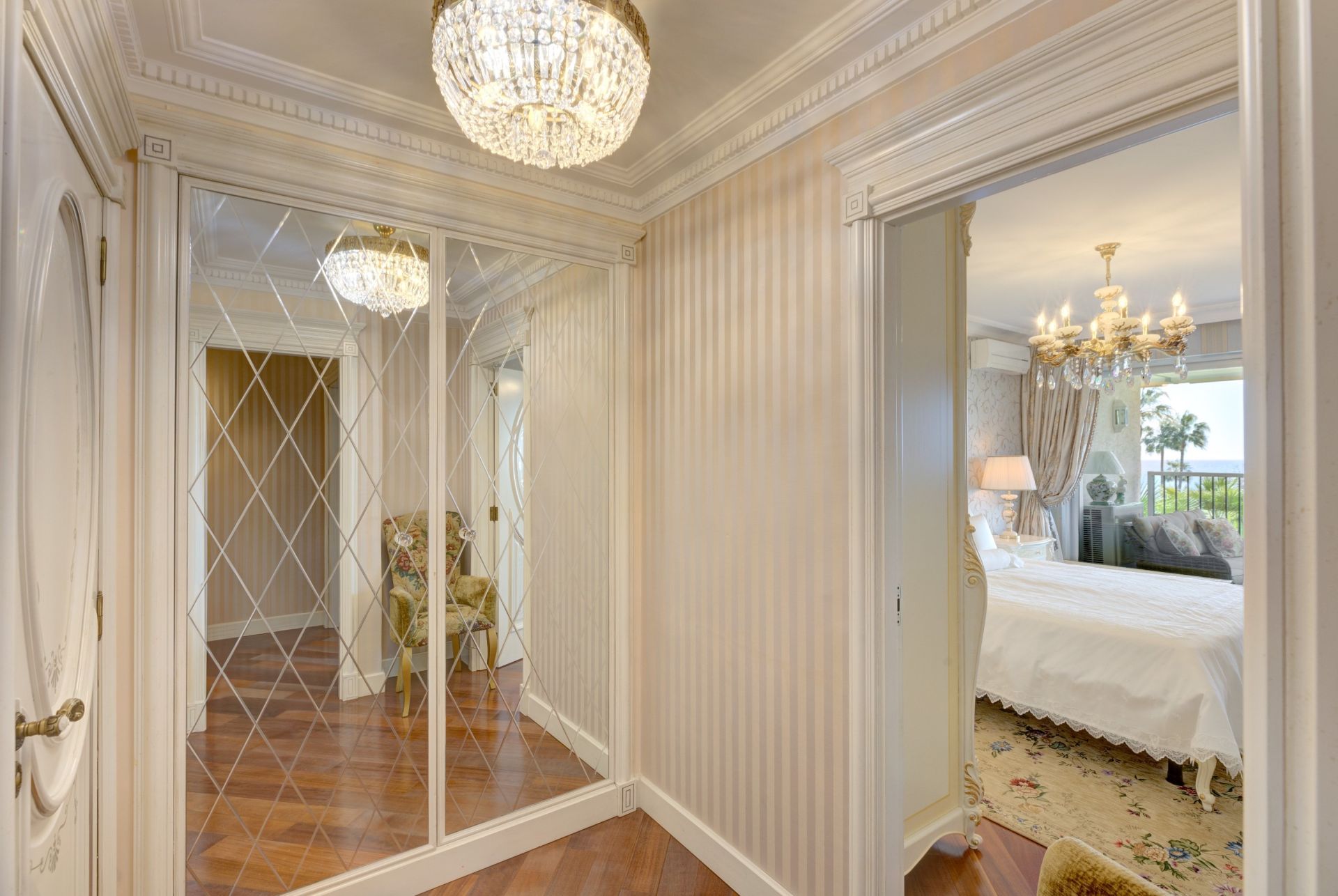 luxury apartment 4 Rooms for sale on CANNES (06400)