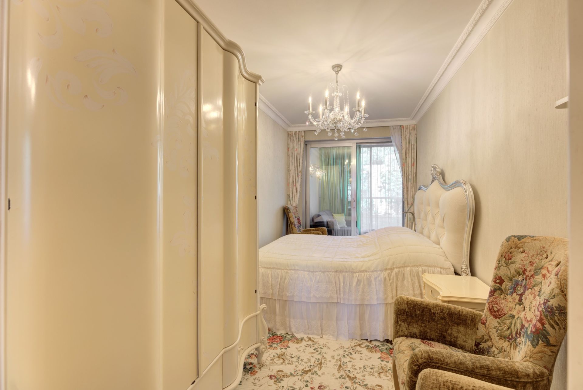 luxury apartment 4 Rooms for sale on CANNES (06400)