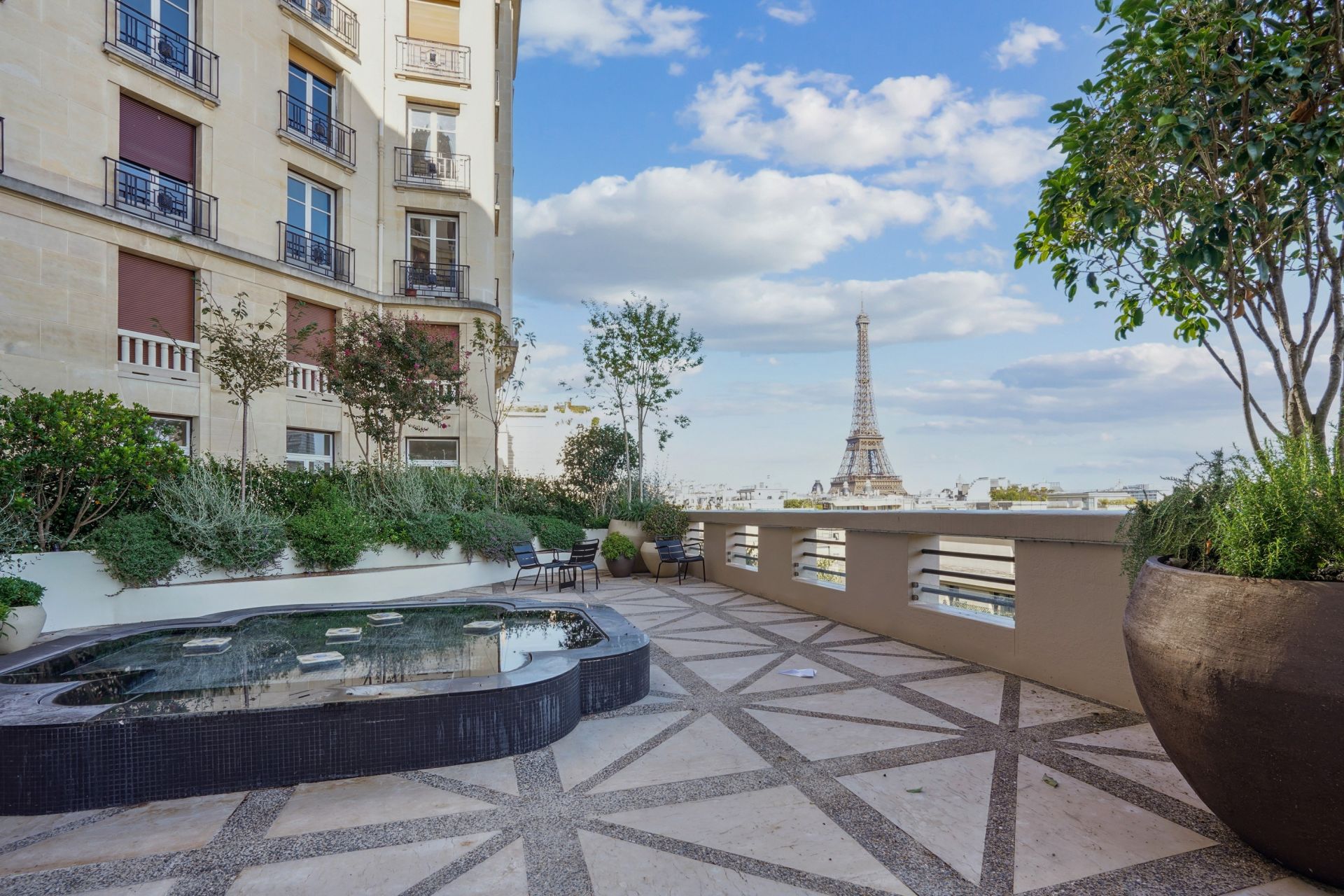 luxury apartment 4 Rooms for sale on PARIS (75016)