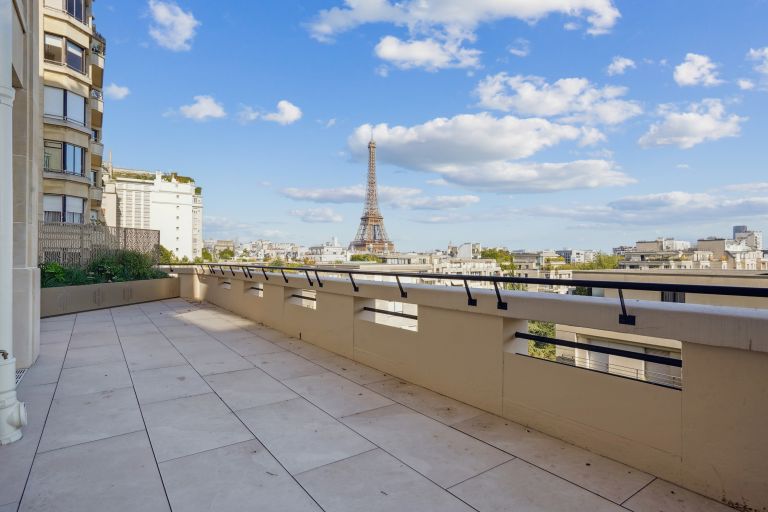 luxury apartment 4 Rooms for sale on PARIS (75016)