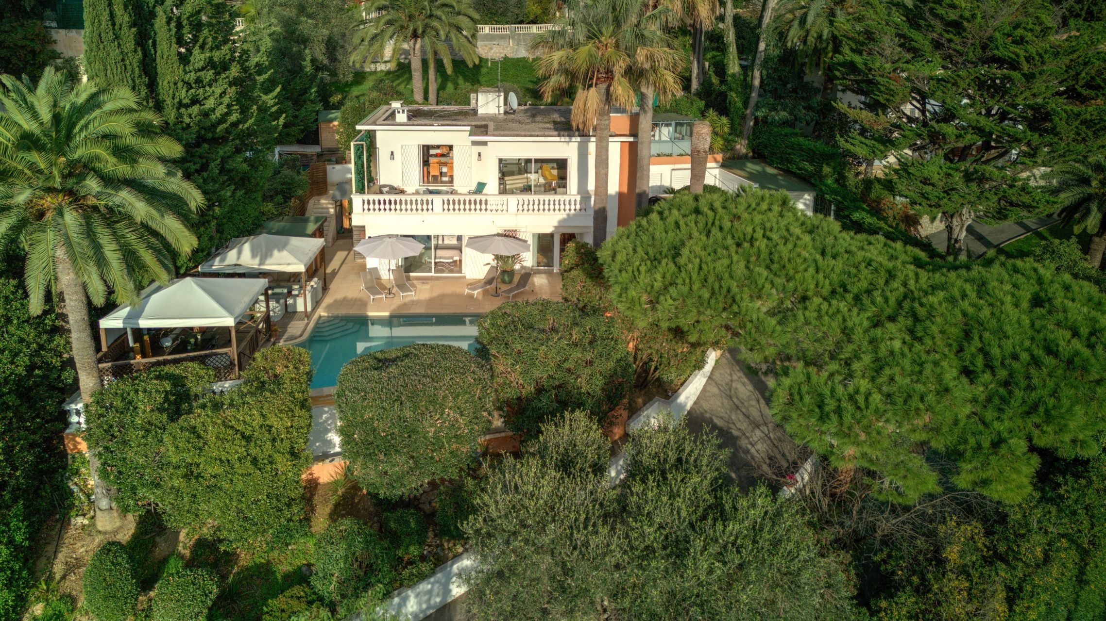 luxury house 6 Rooms for sale on LE CANNET (06110)