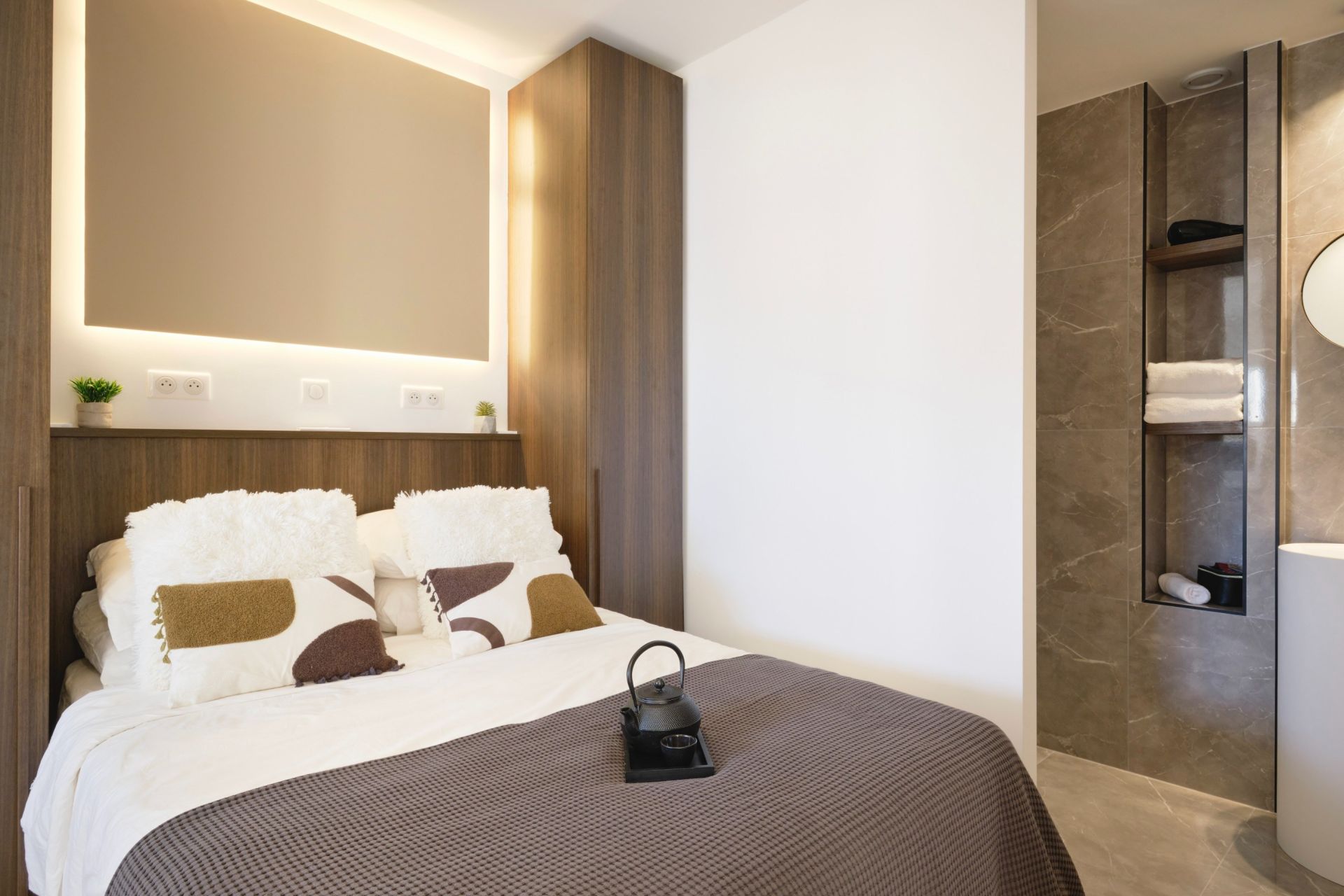 luxury apartment 2 Rooms for sale on CANNES (06400)