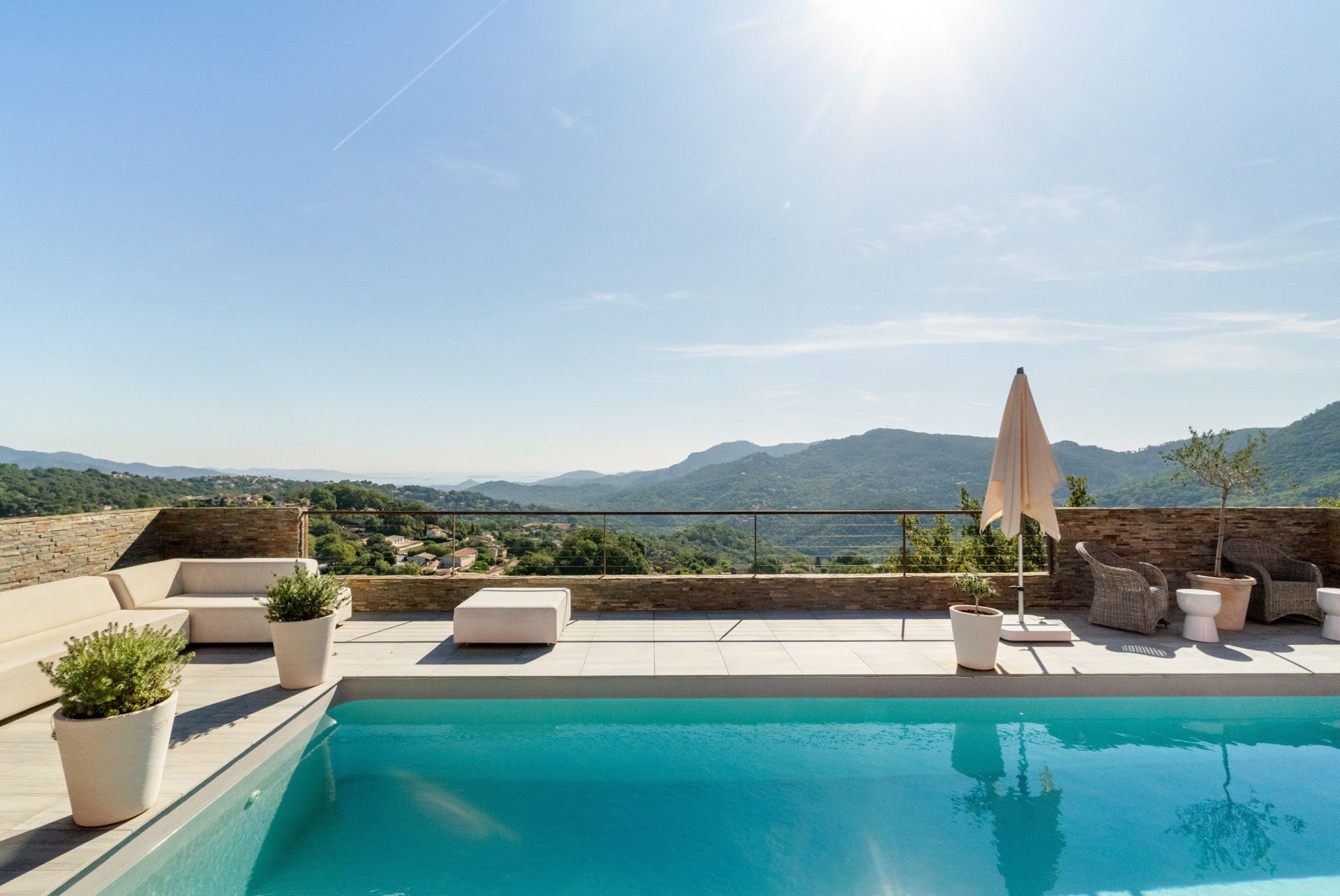 villa de luxe 5 Pièces en vente sur LES ADRETS DE L ESTEREL (83600)