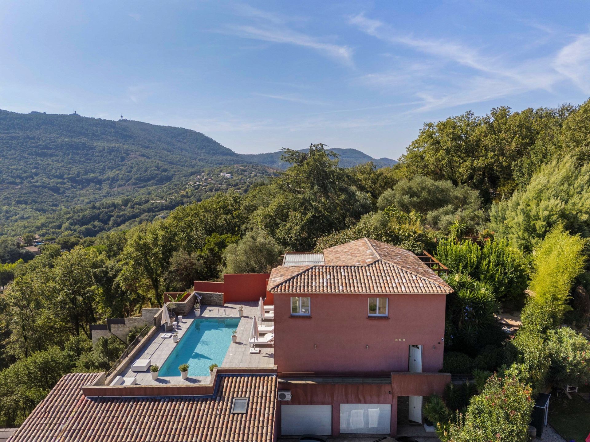 villa de luxe 5 Pièces en vente sur LES ADRETS DE L ESTEREL (83600)