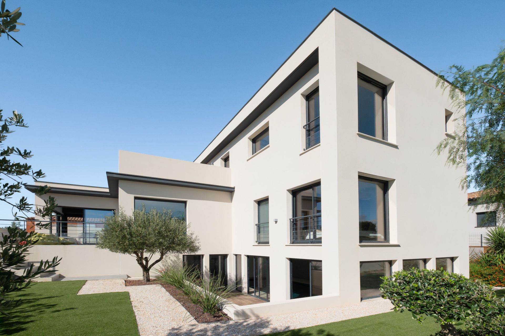 luxury house 5 Rooms for sale on BEZIERS (34500)