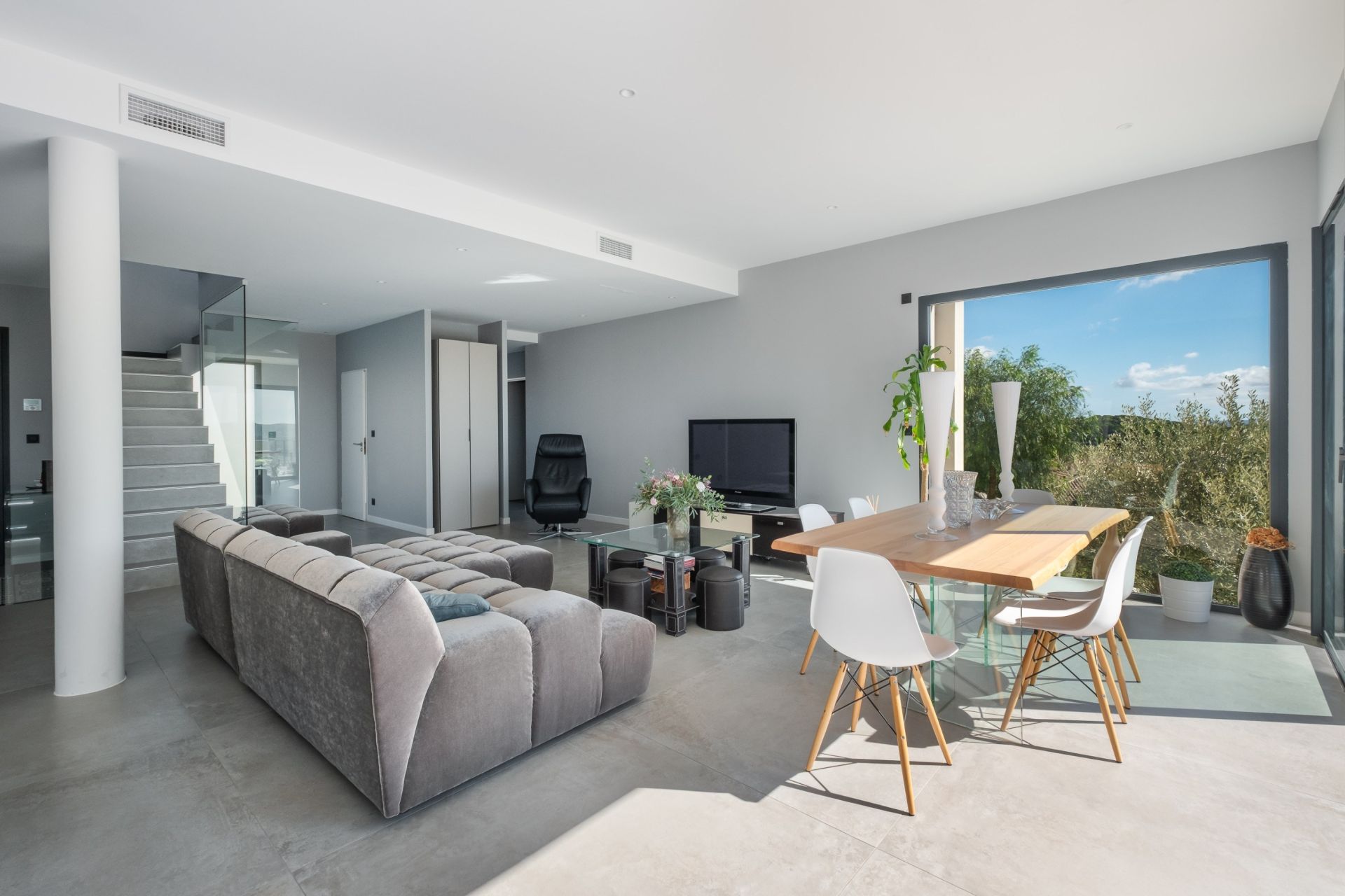 luxury house 5 Rooms for sale on BEZIERS (34500)