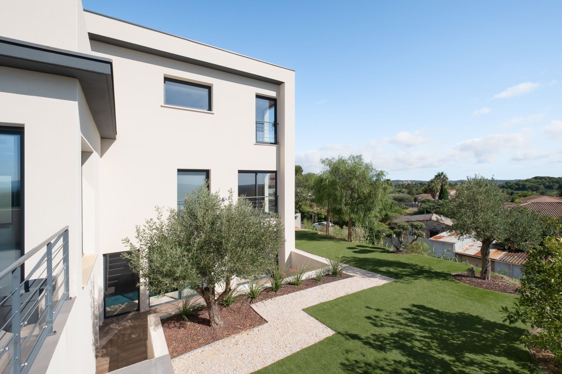 luxury house 5 Rooms for sale on BEZIERS (34500)