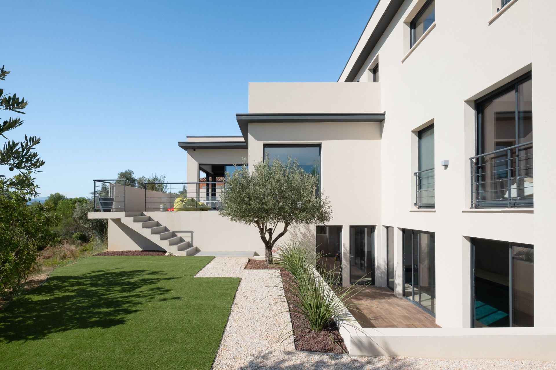 luxury house 5 Rooms for sale on BEZIERS (34500)