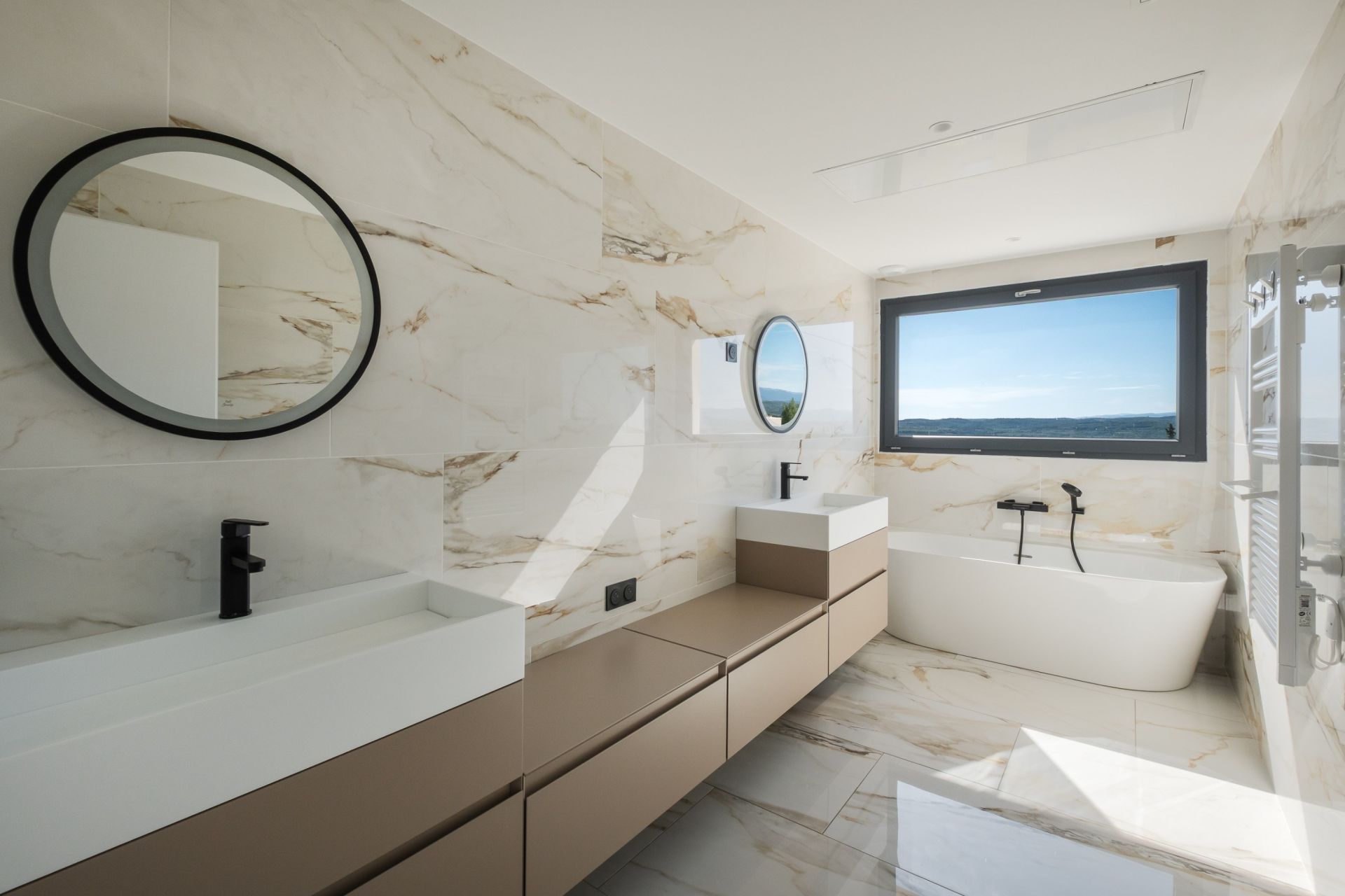 luxury house 5 Rooms for sale on BEZIERS (34500)