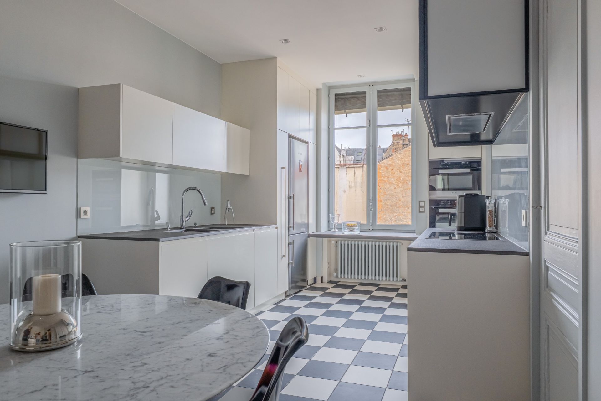 luxury apartment 7 Rooms for sale on LYON (69006)