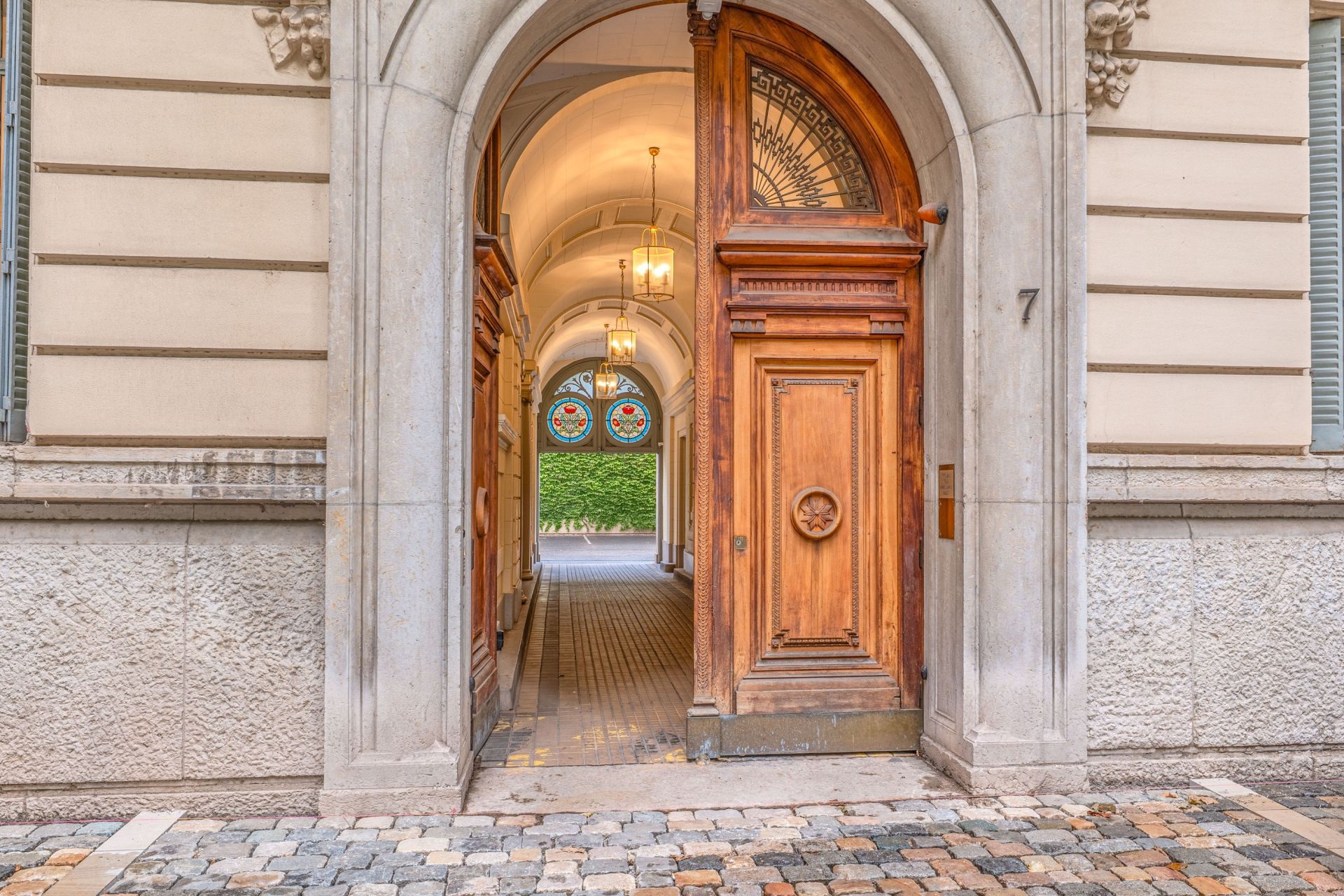 luxury apartment 7 Rooms for sale on LYON (69006)