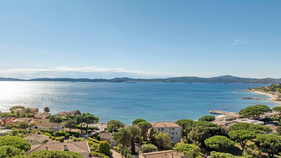 luxury apartment 4 Rooms for sale on STE MAXIME (83120)