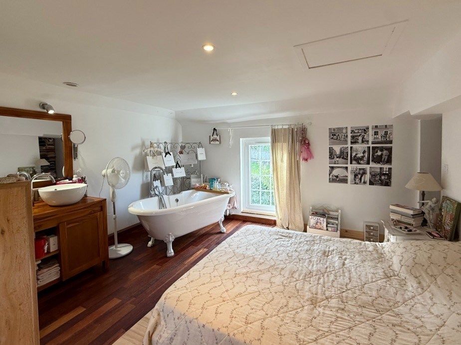 Norman house 8 Rooms for sale on PONT L EVEQUE (14130)