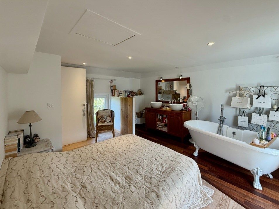 Norman house 8 Rooms for sale on PONT L EVEQUE (14130)