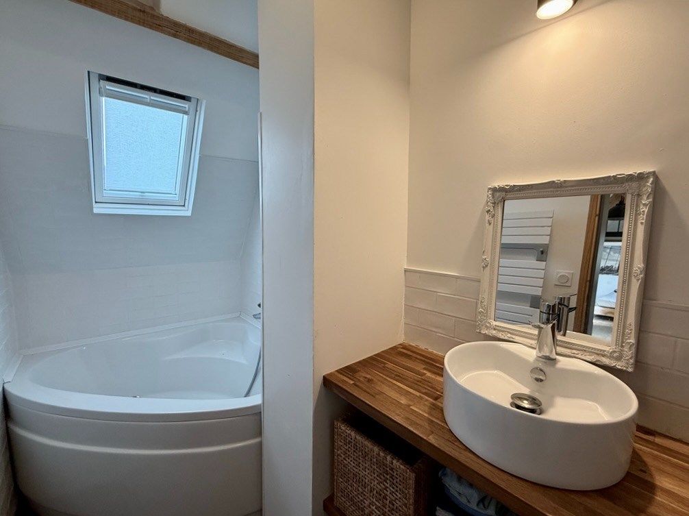 Norman house 8 Rooms for sale on PONT L EVEQUE (14130)