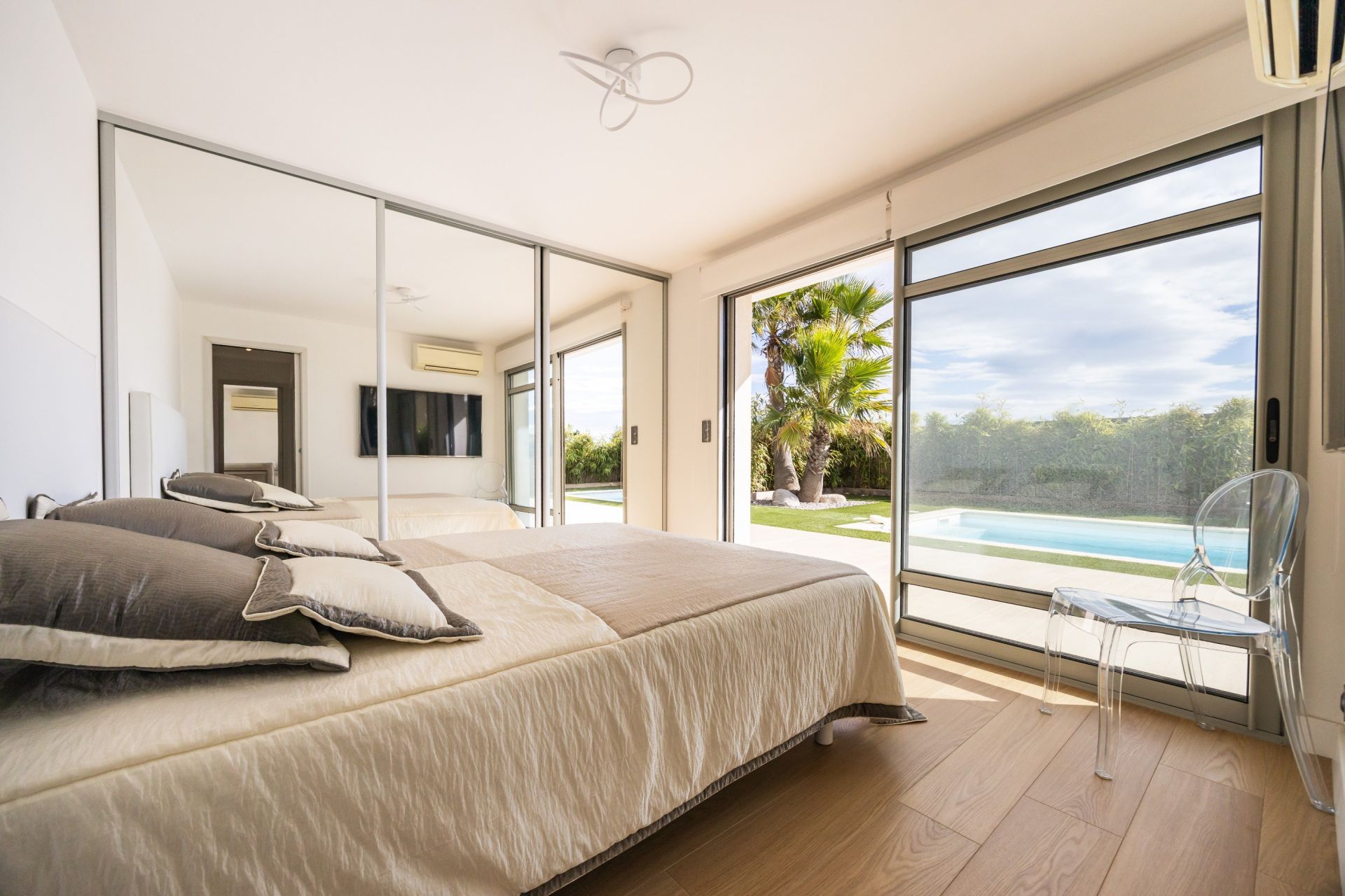 luxury house 4 Rooms for sale on ST CYPRIEN PLAGE (66750)