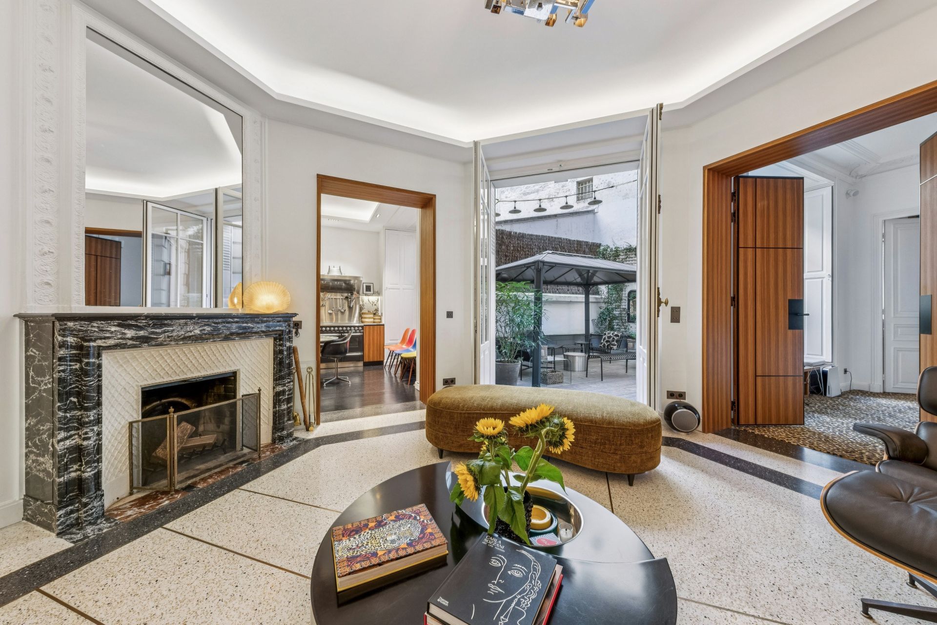 luxury apartment 5 Rooms for sale on PARIS (75008)