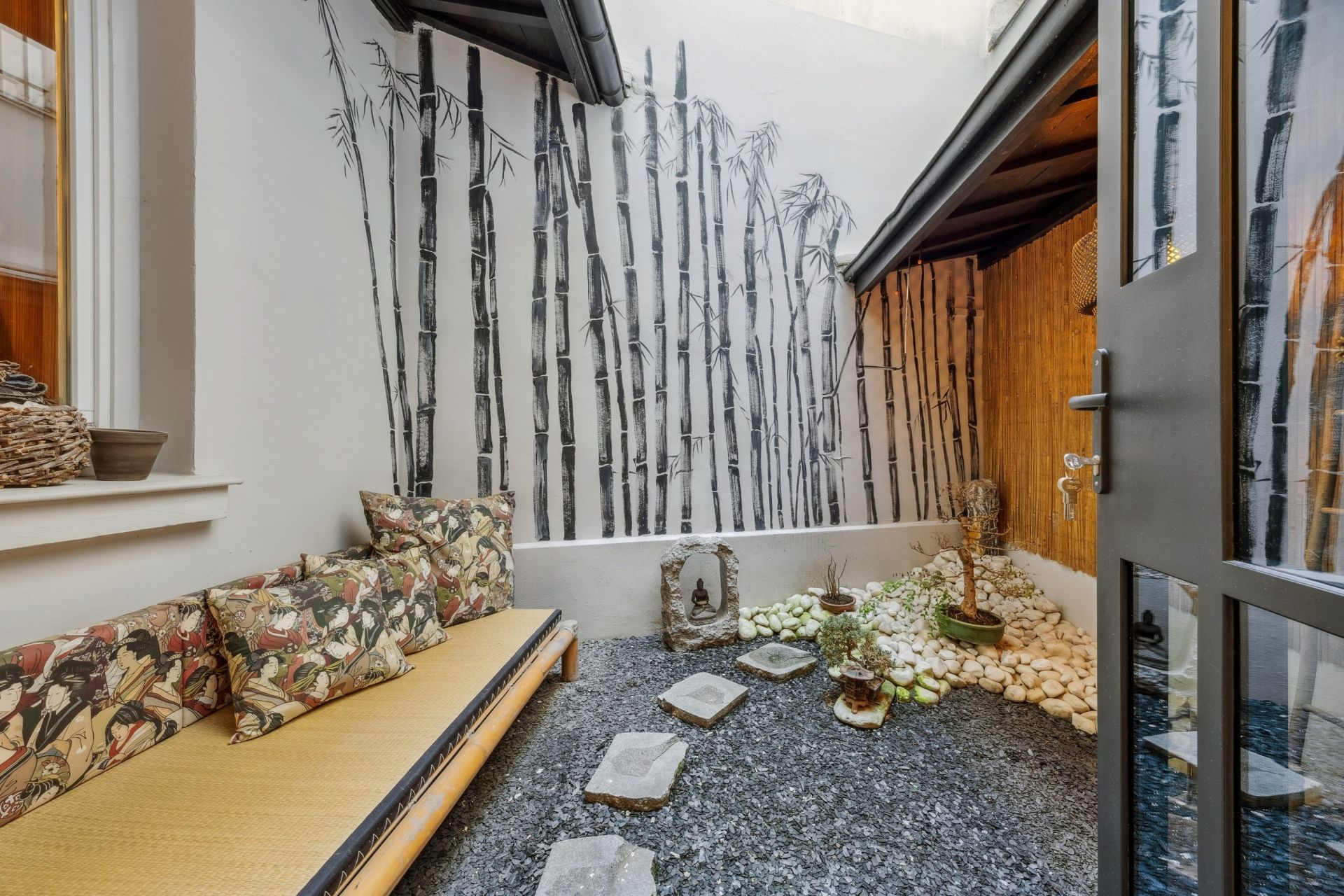 luxury apartment 5 Rooms for sale on PARIS (75008)