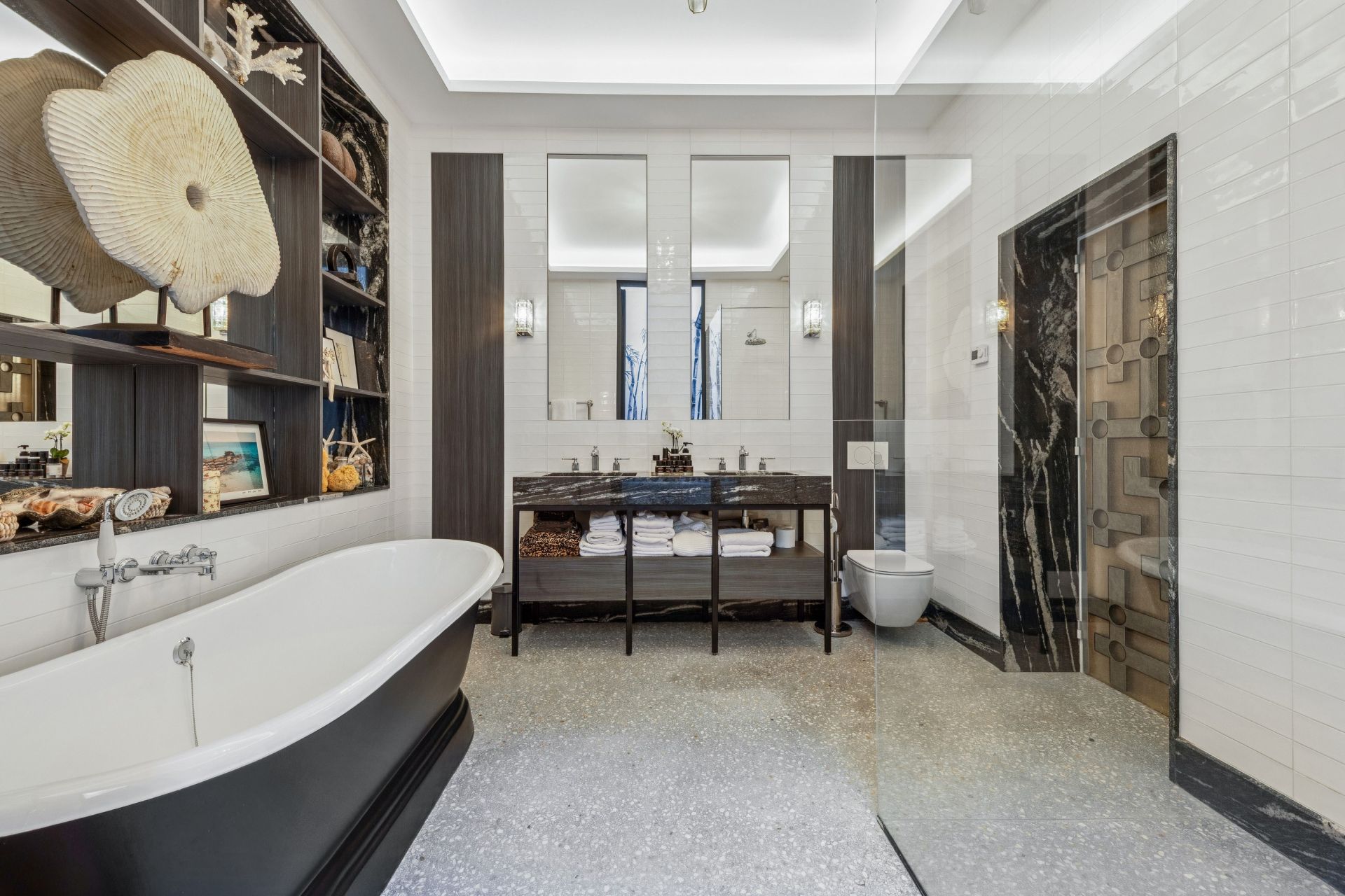 luxury apartment 5 Rooms for sale on PARIS (75008)