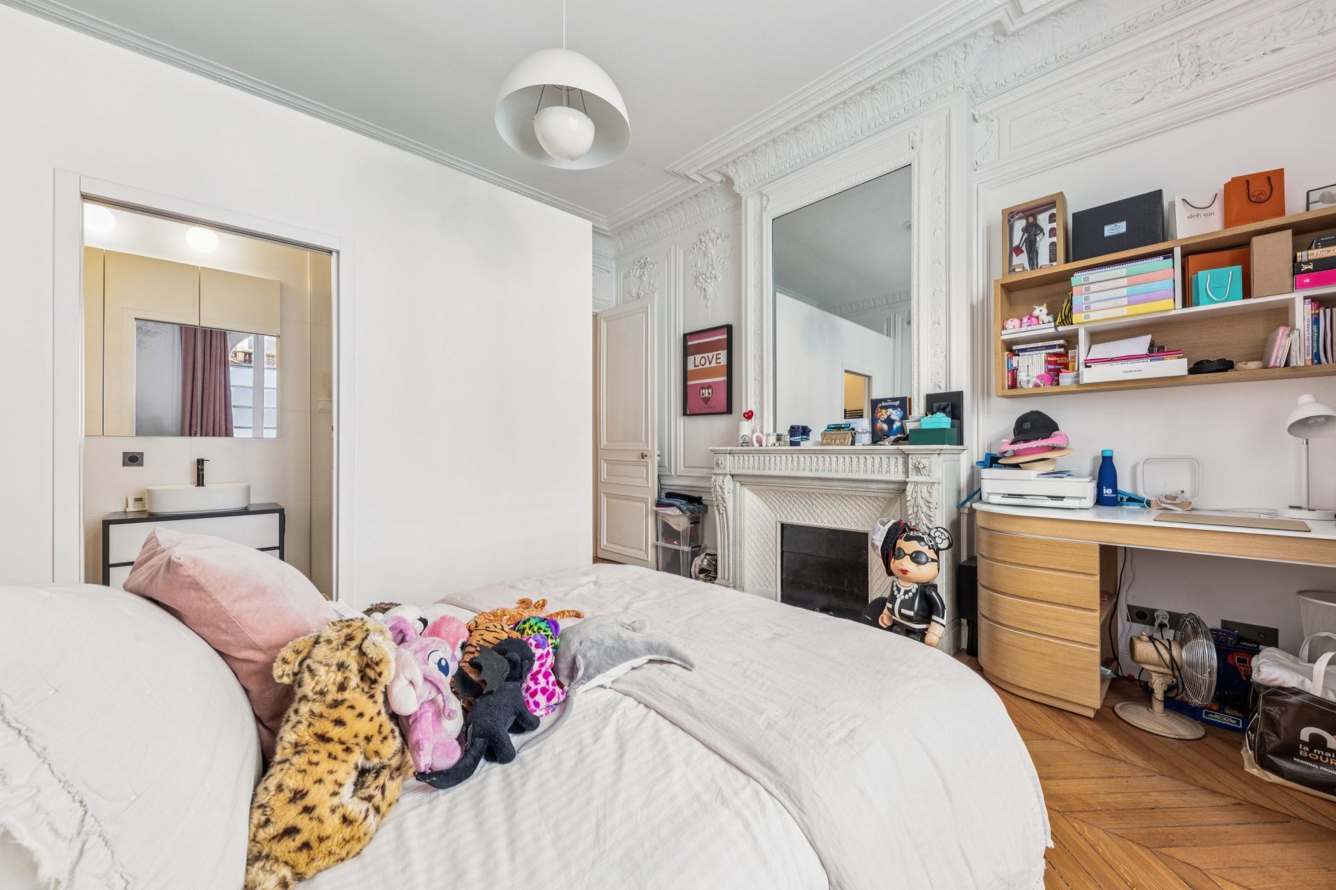 luxury apartment 5 Rooms for sale on PARIS (75008)