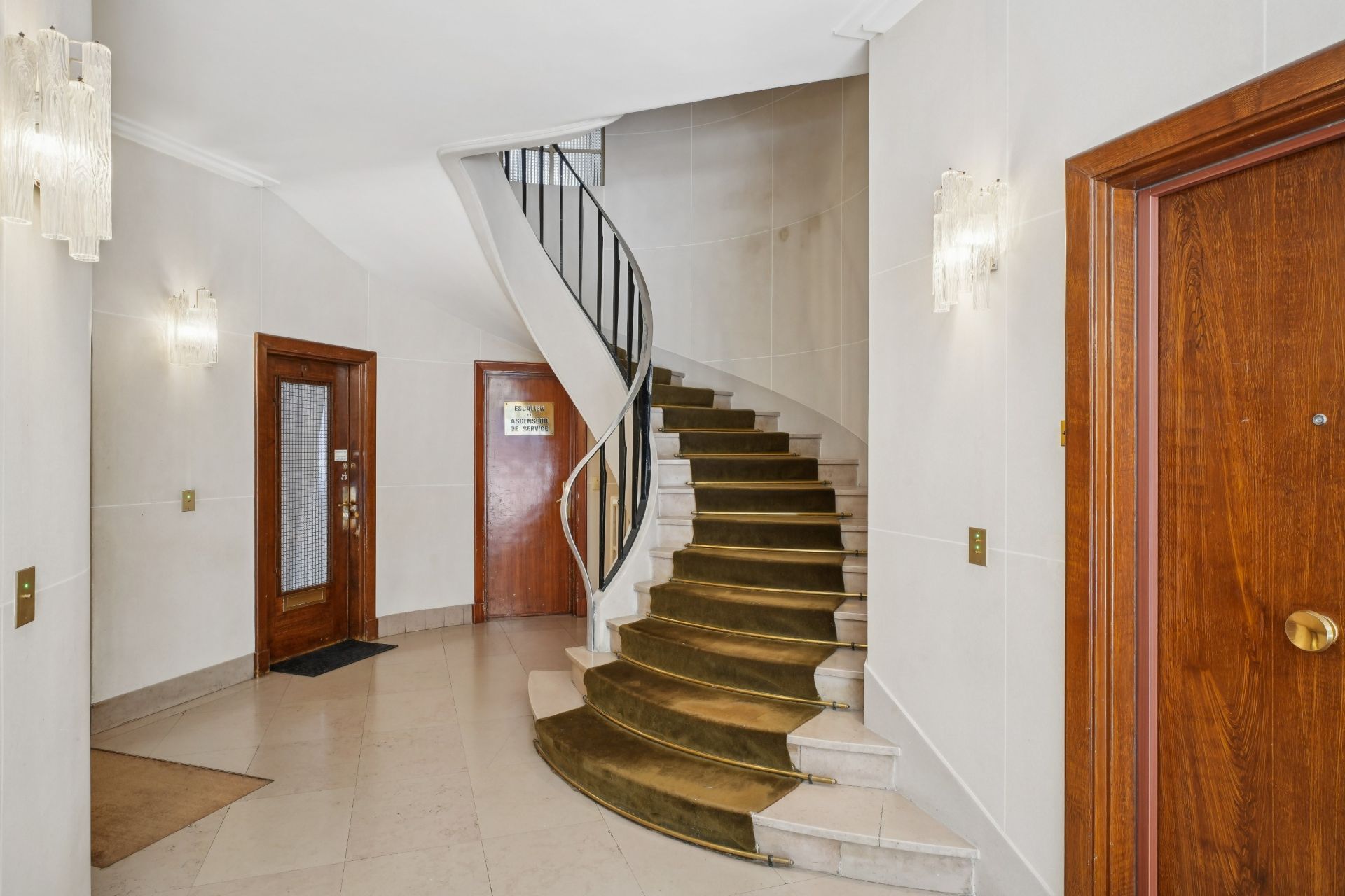 luxury apartment 4 Rooms for sale on PARIS (75016)