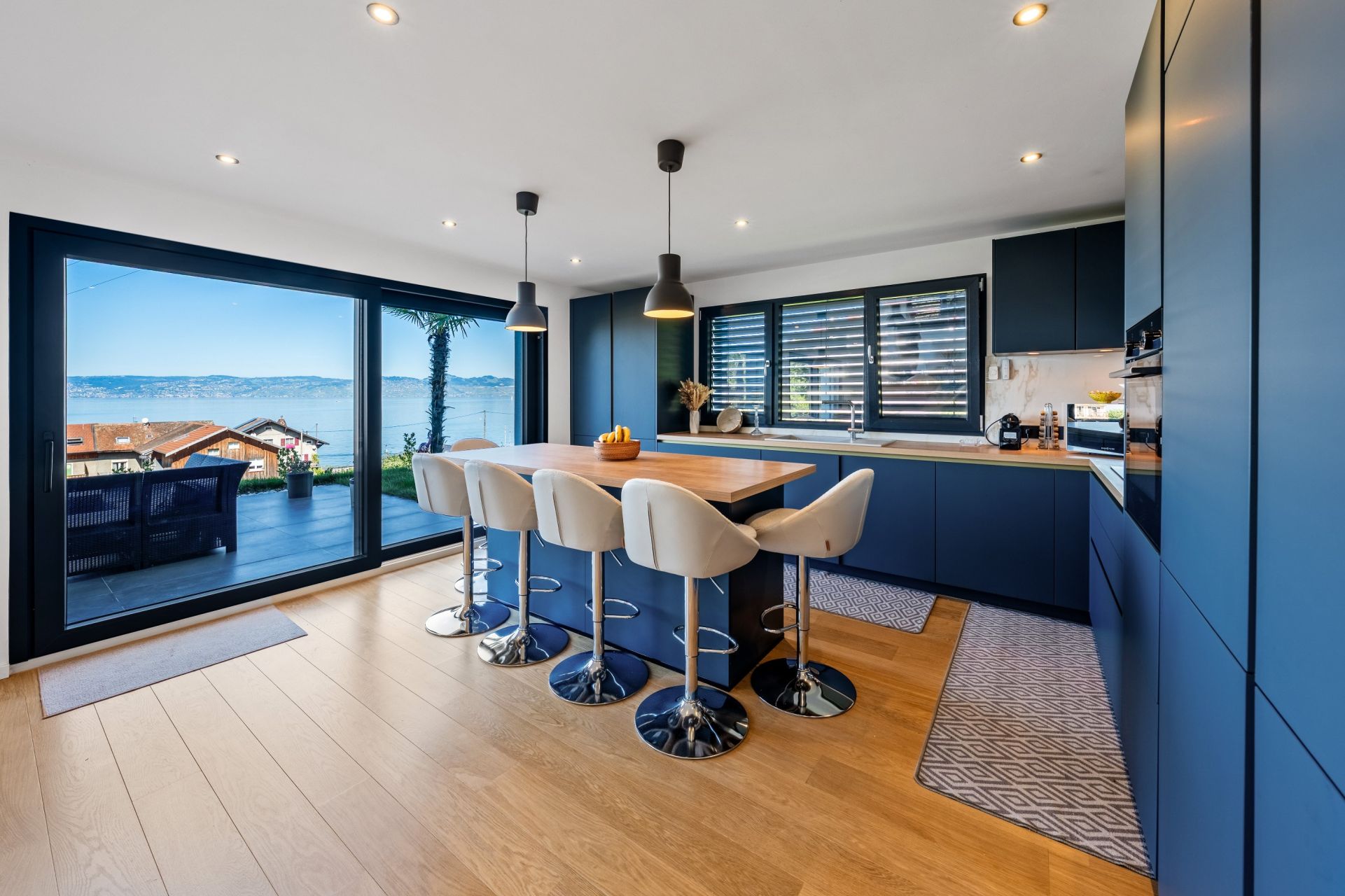 luxury house 6 Rooms for sale on LUGRIN (74500)